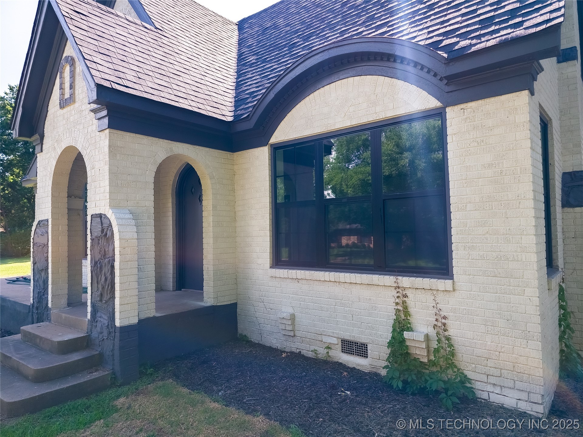 223 N 10th Property Photo 14