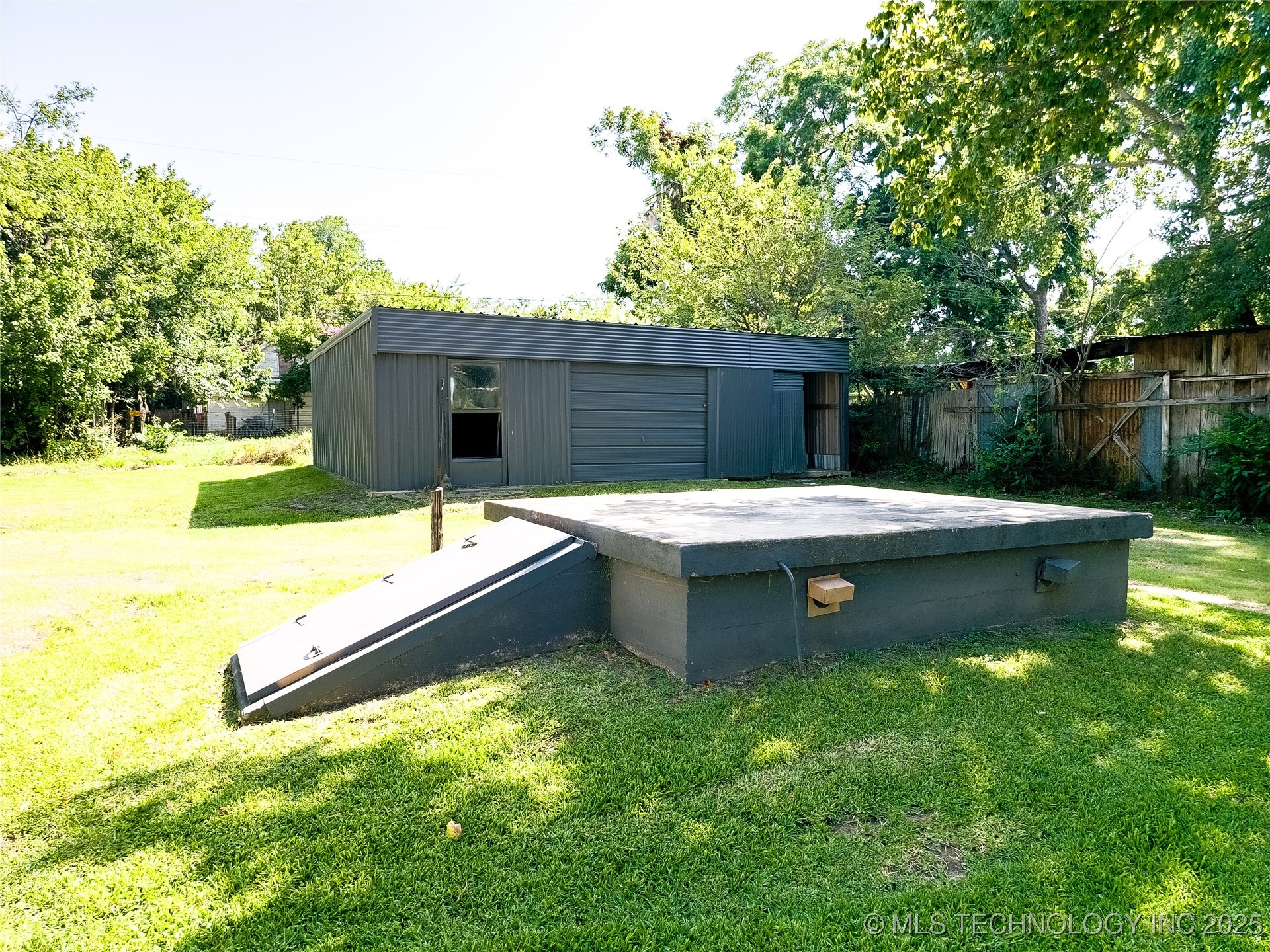 223 N 10th Property Photo 17