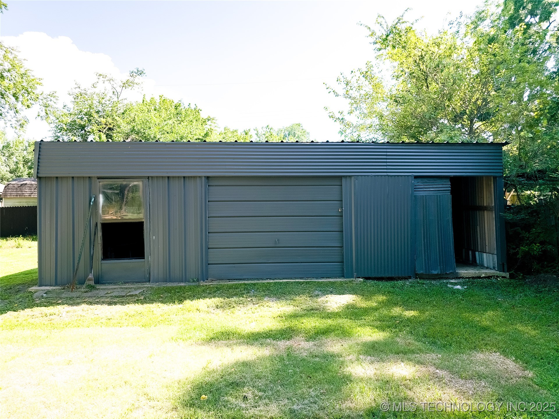 223 N 10th Property Photo 18