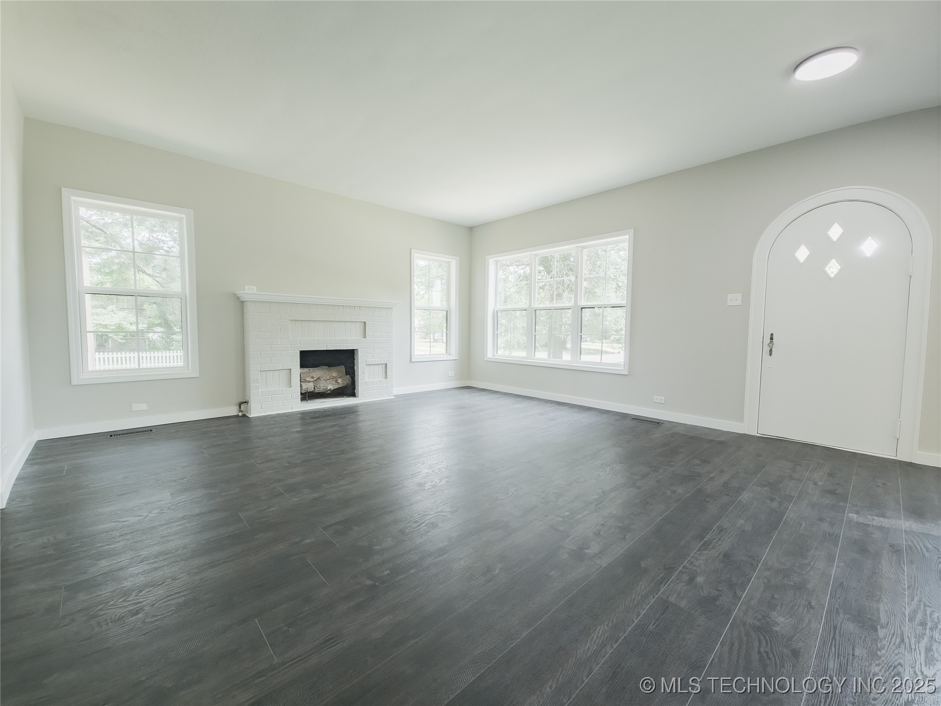 223 N 10th Property Photo 19