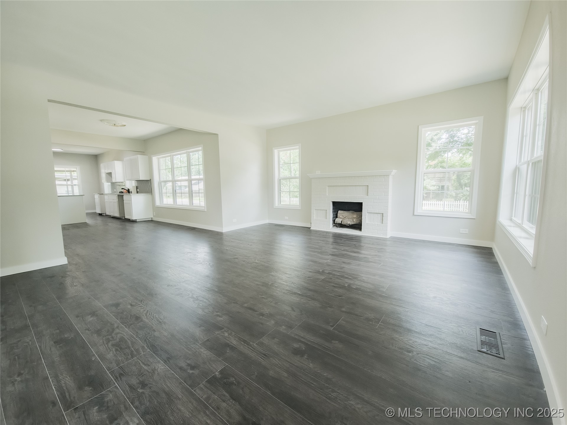 223 N 10th Property Photo 20