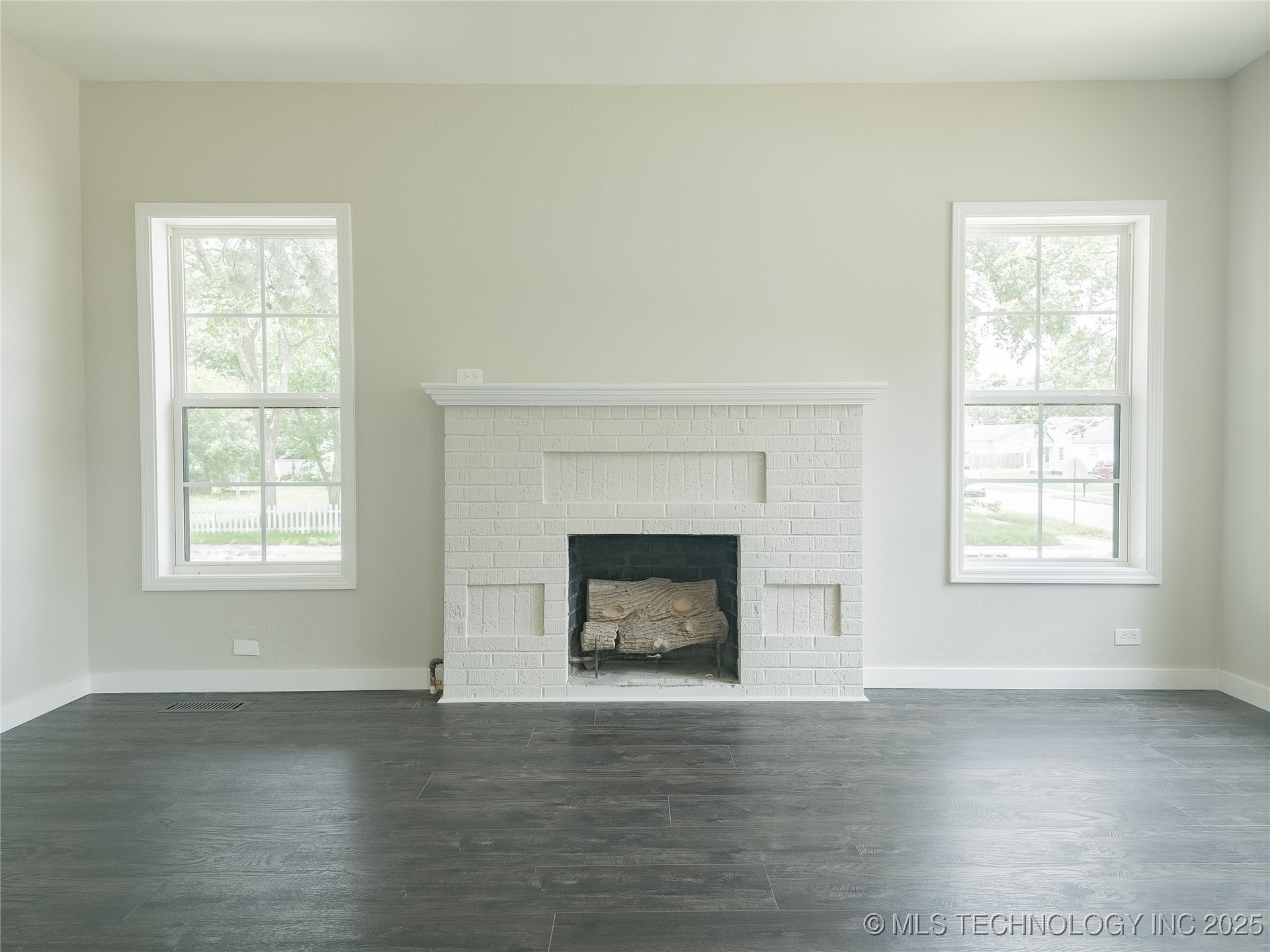 223 N 10th Property Photo 21