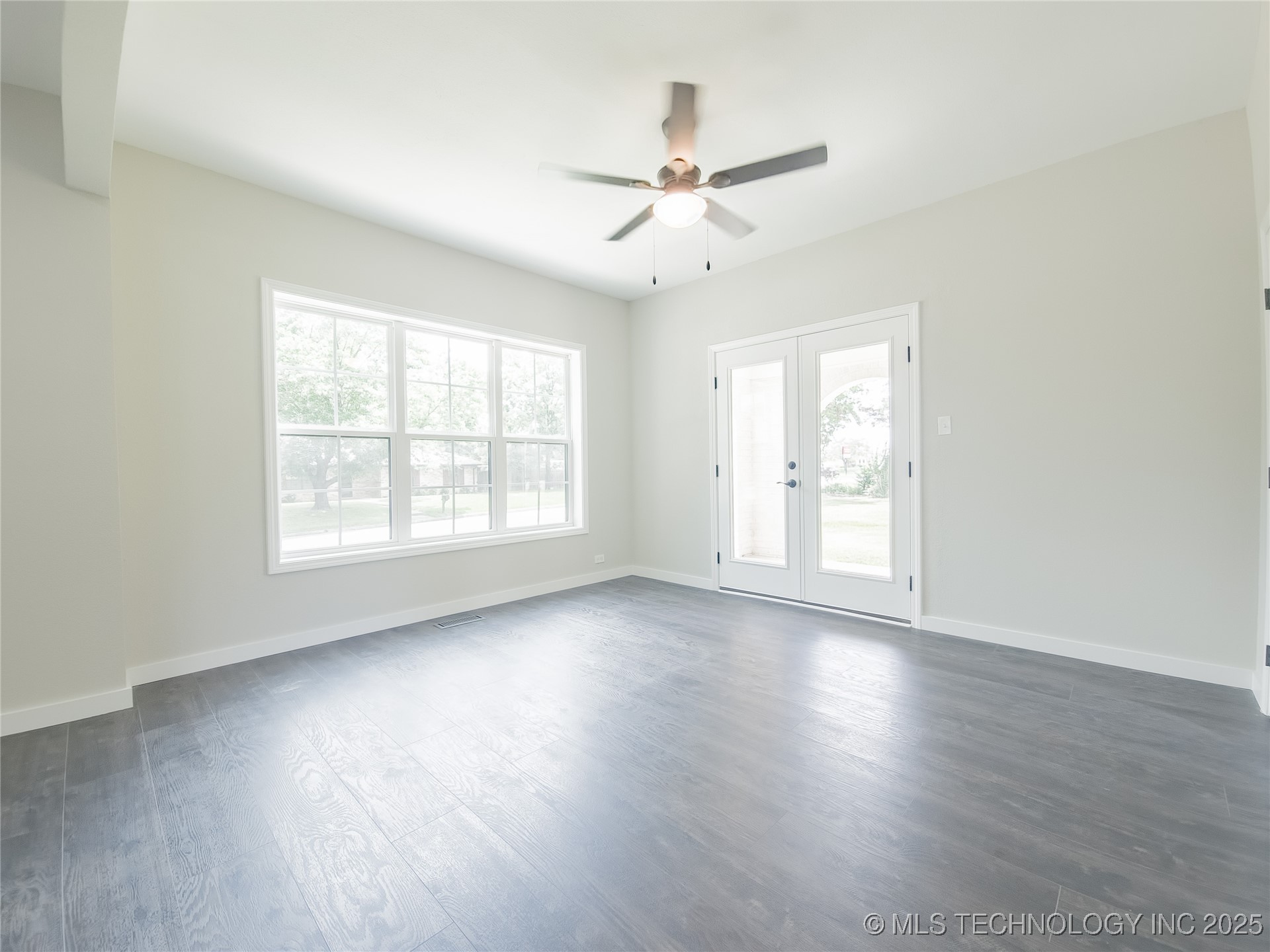 223 N 10th Property Photo 23