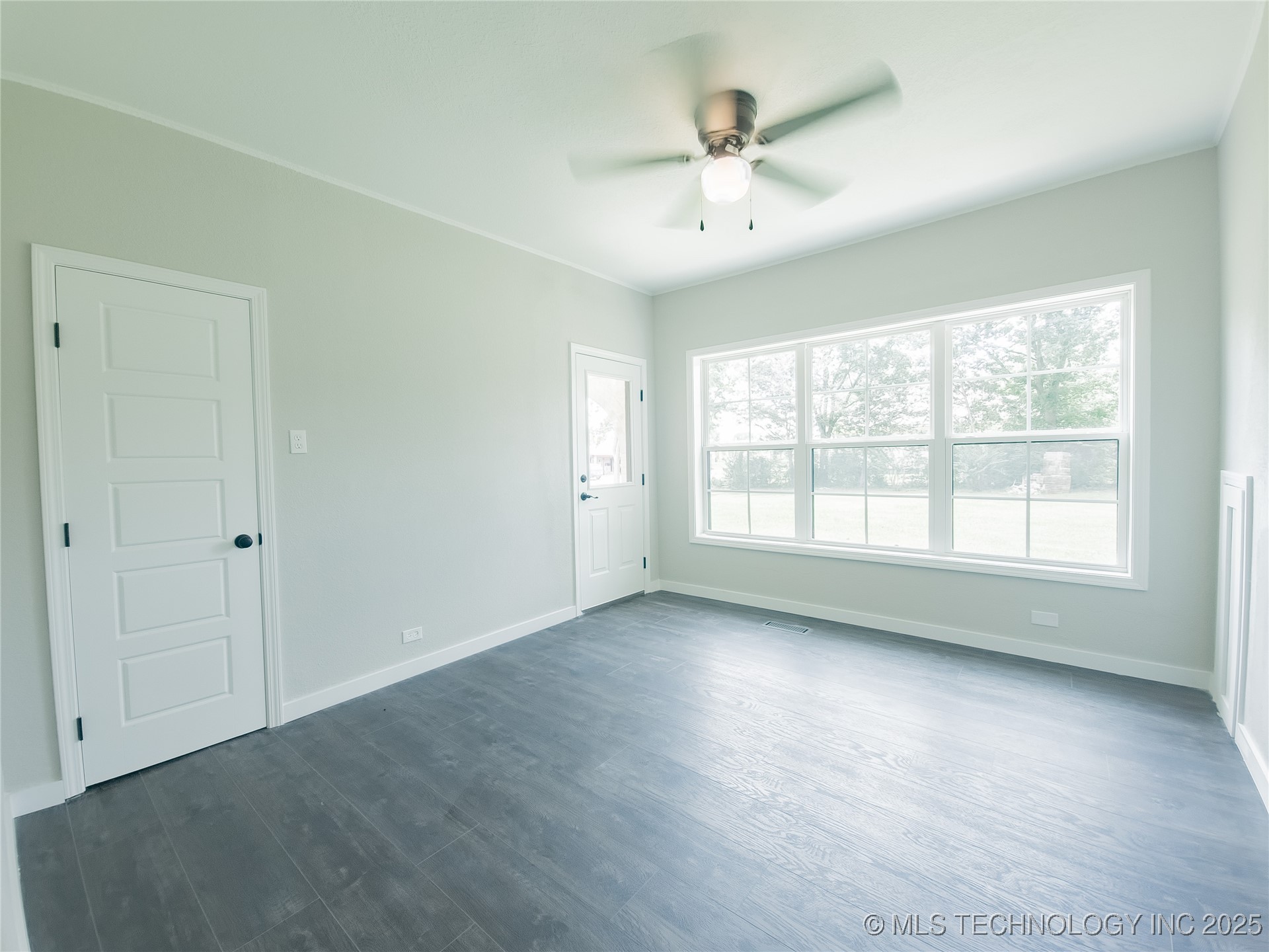 223 N 10th Property Photo 25