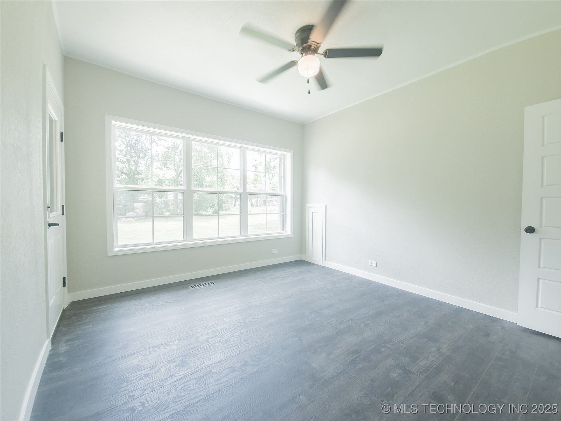 223 N 10th Property Photo 26