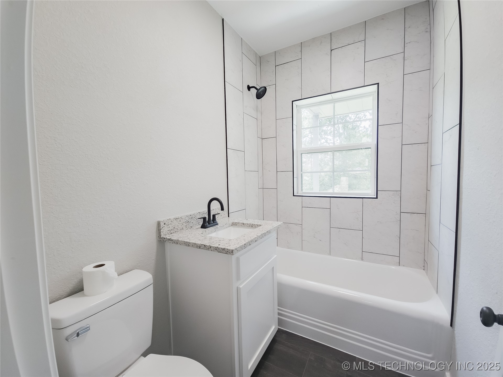 223 N 10th Property Photo 27