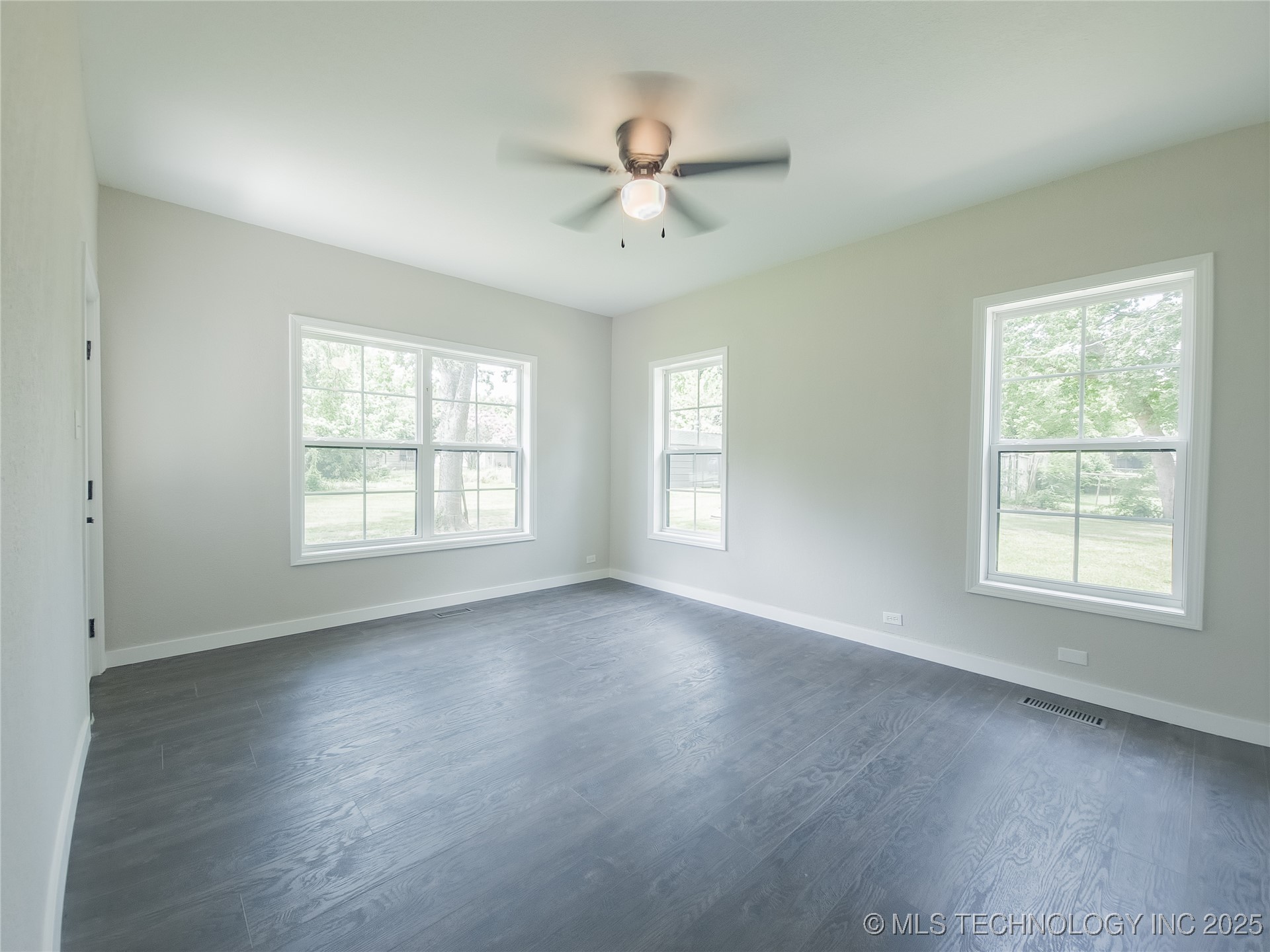 223 N 10th Property Photo 29