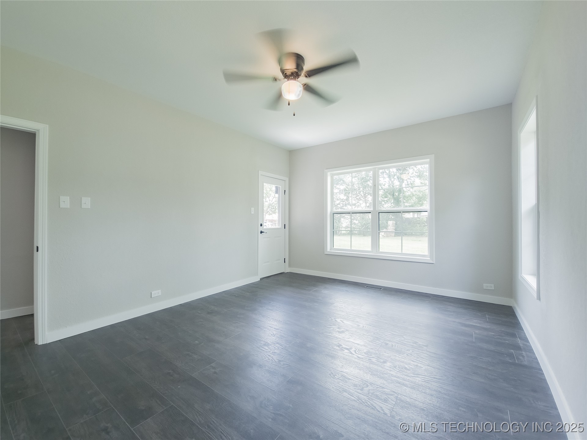 223 N 10th Property Photo 30