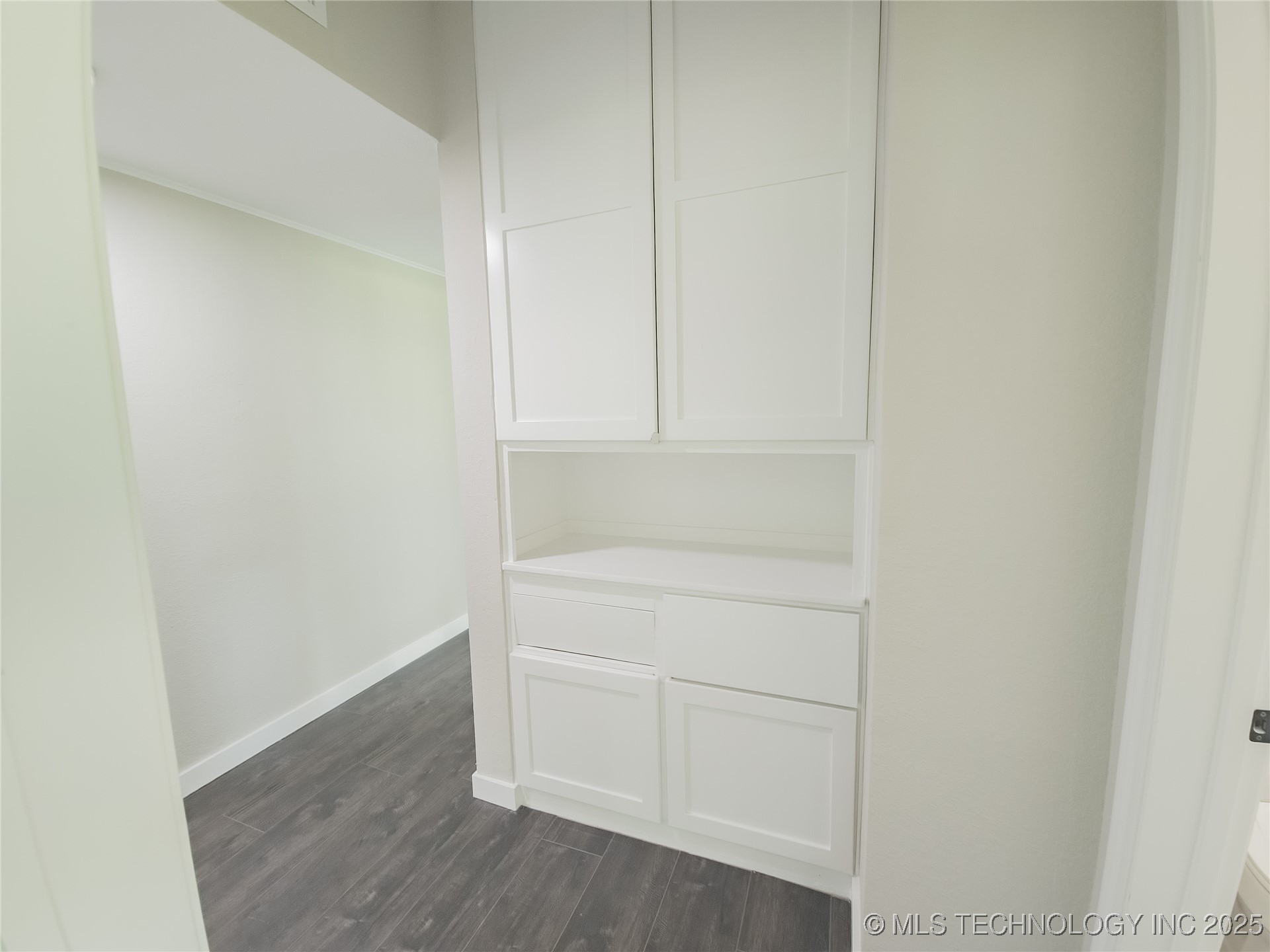 223 N 10th Property Photo 32