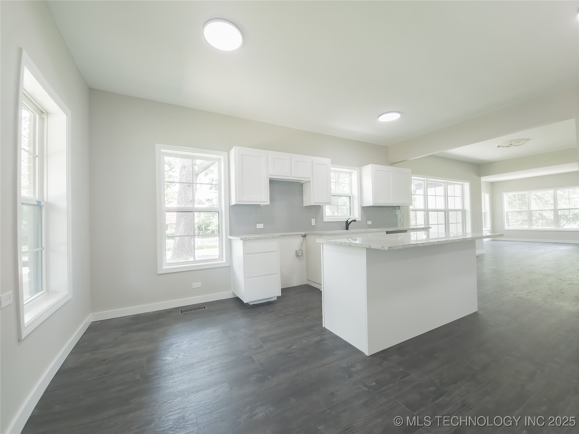 223 N 10th Property Photo 37