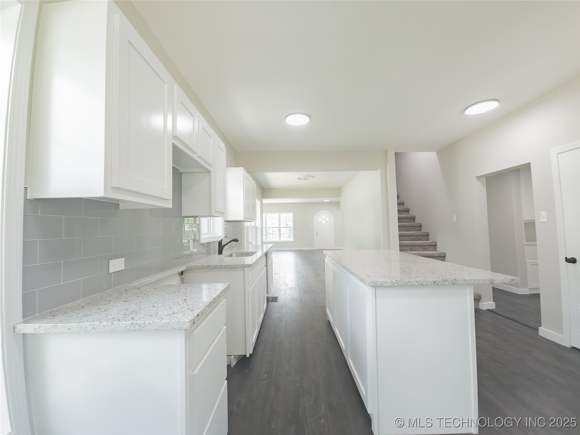 223 N 10th Property Photo 38