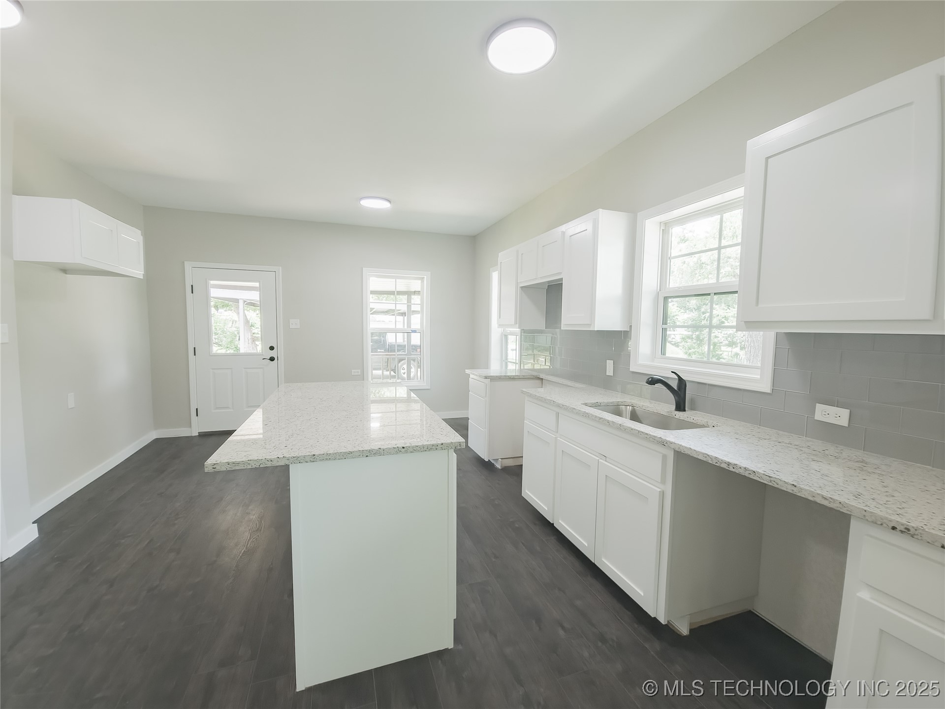 223 N 10th Property Photo 40