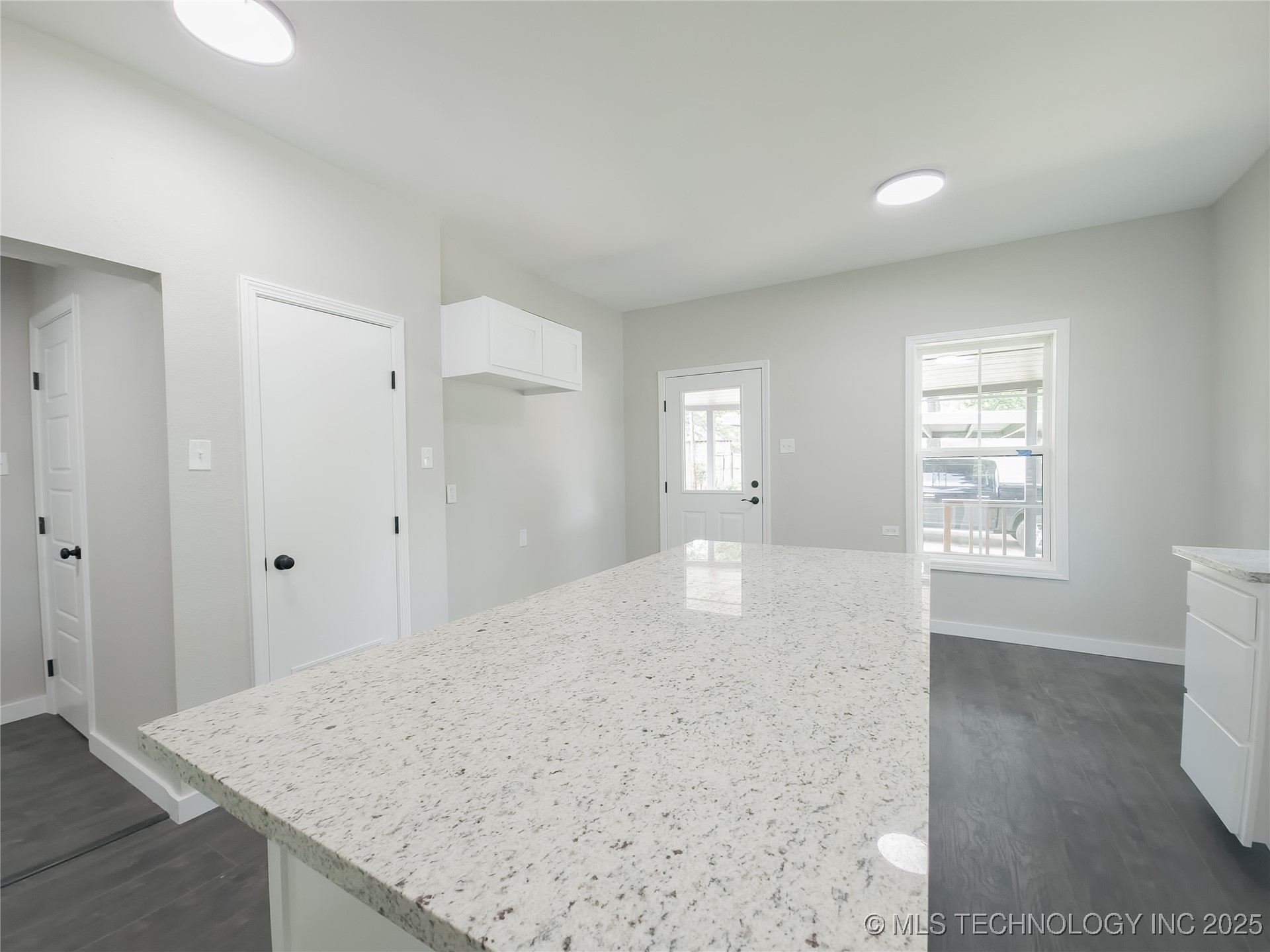 223 N 10th Property Photo 41