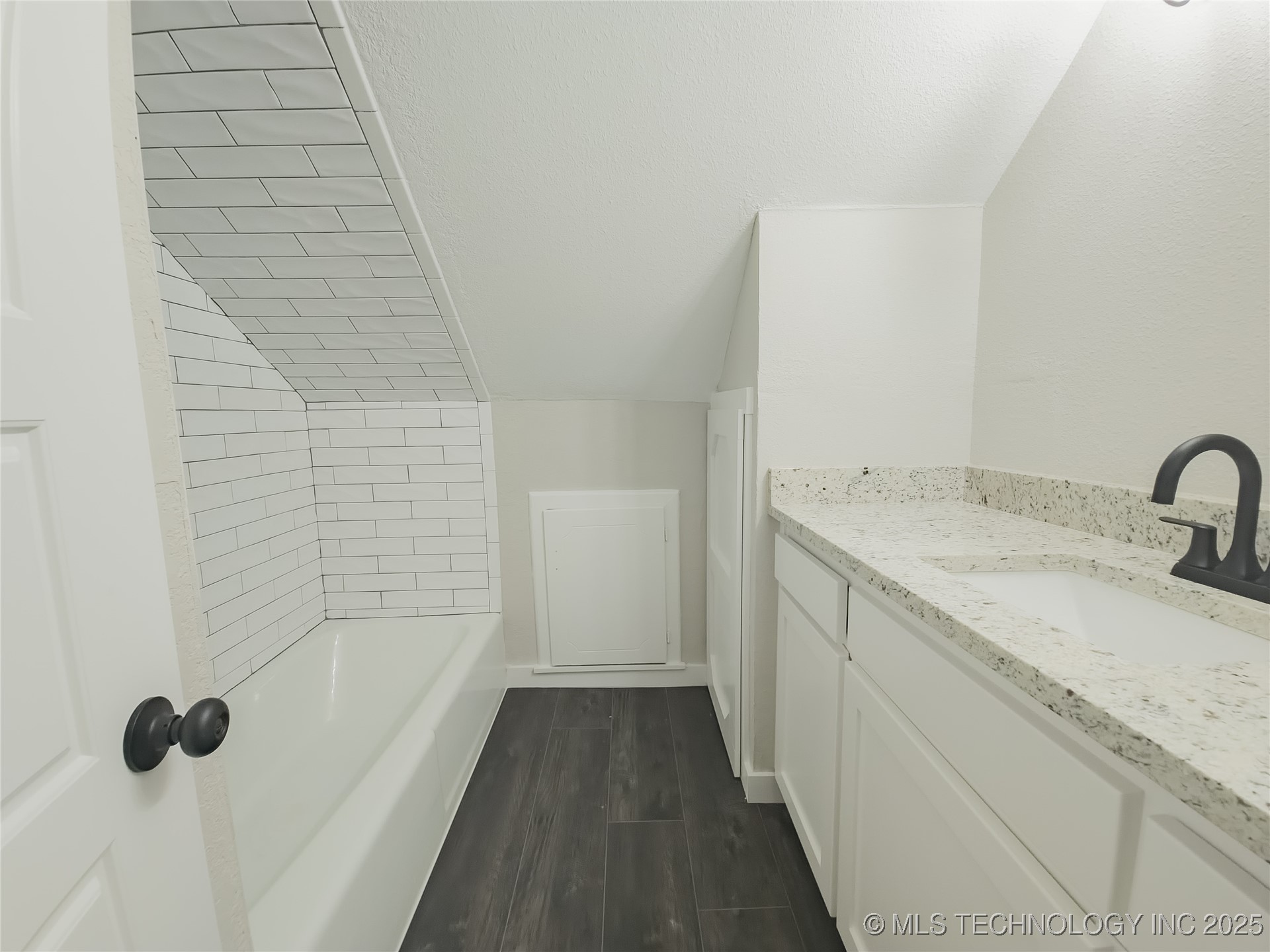 223 N 10th Property Photo 42