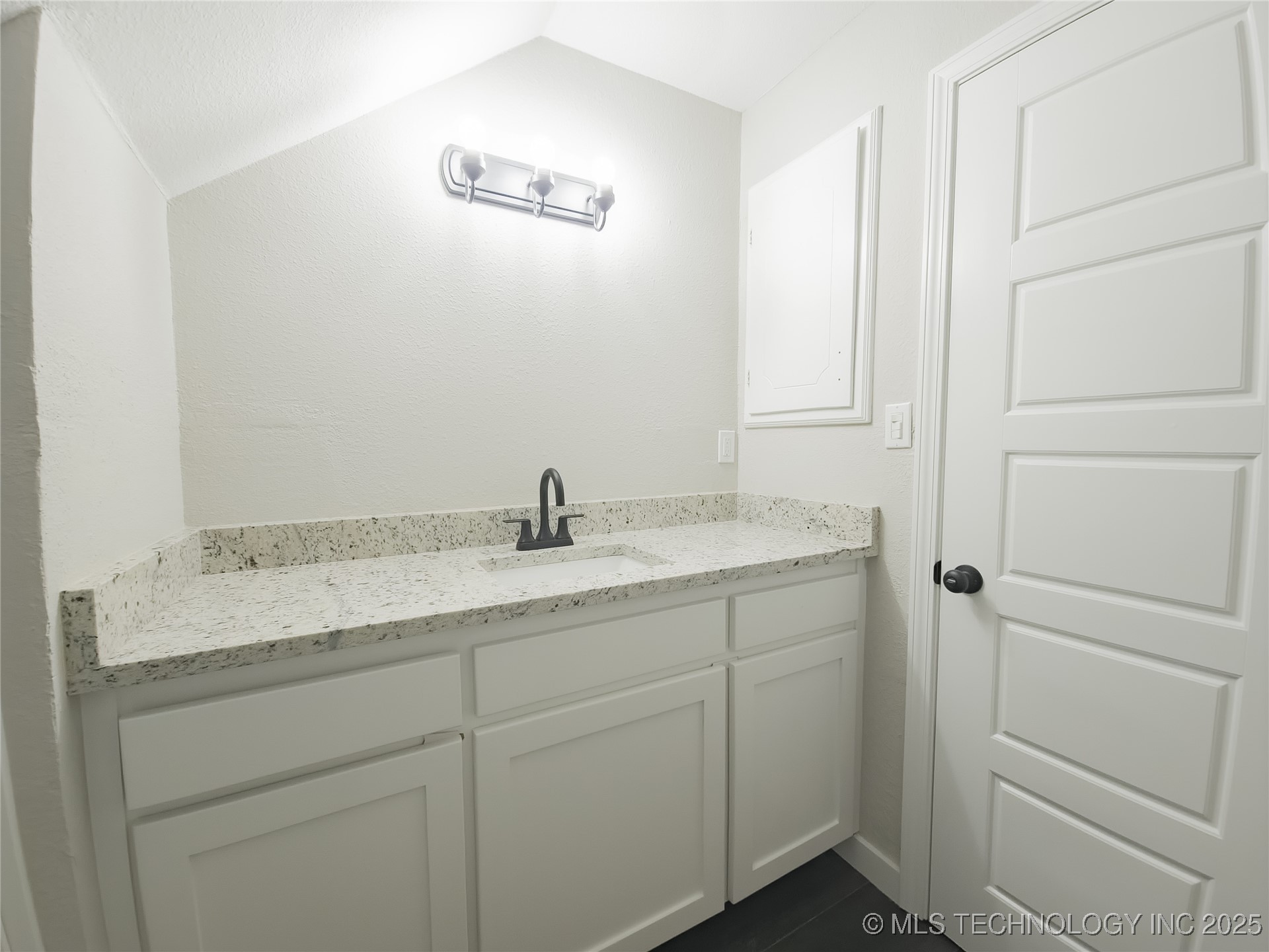 223 N 10th Property Photo 44