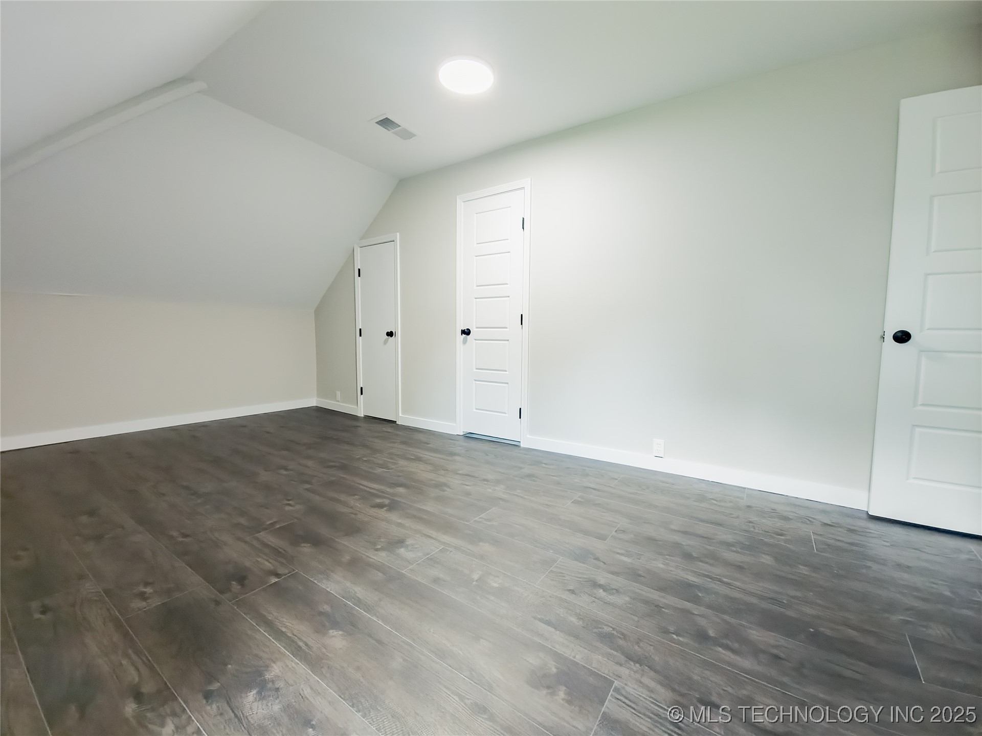 223 N 10th Property Photo 46