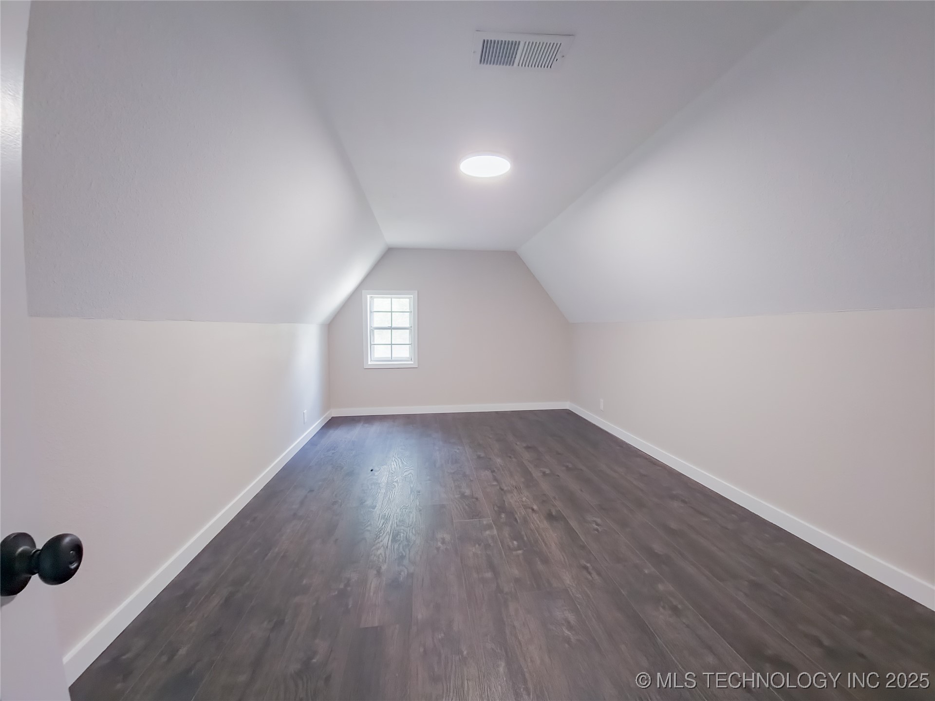 223 N 10th Property Photo 47