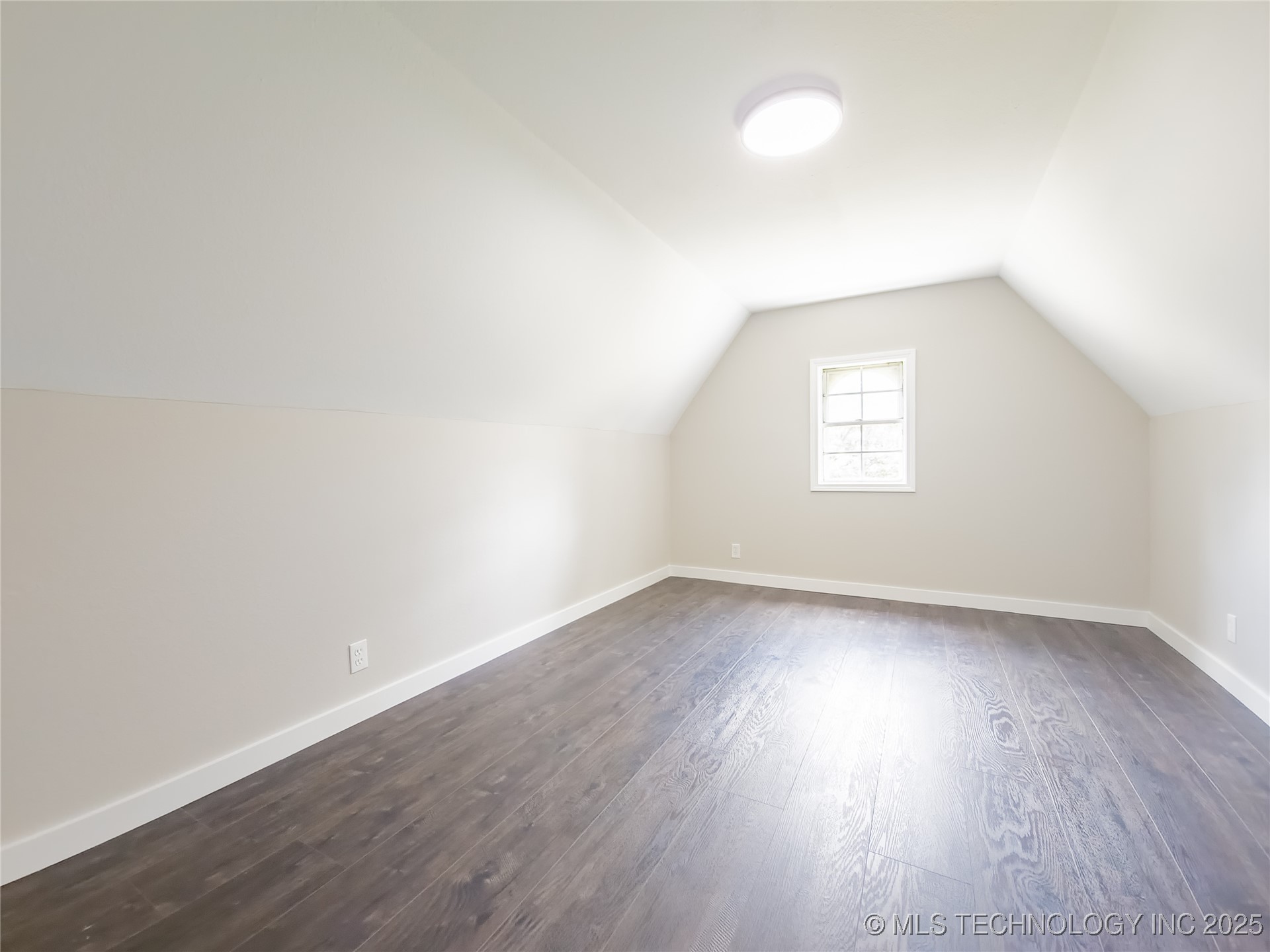 223 N 10th Property Photo 49