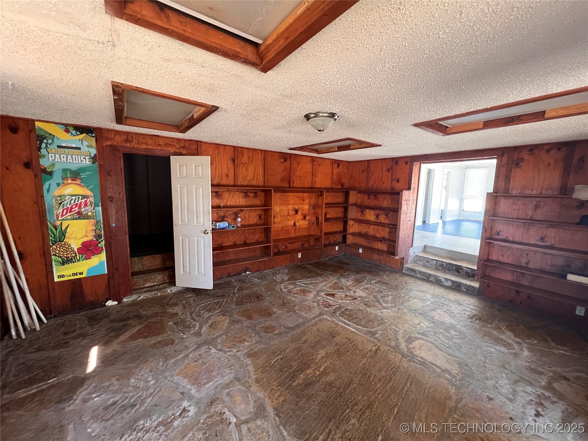 2429 State Hwy 31 Property Photo 2