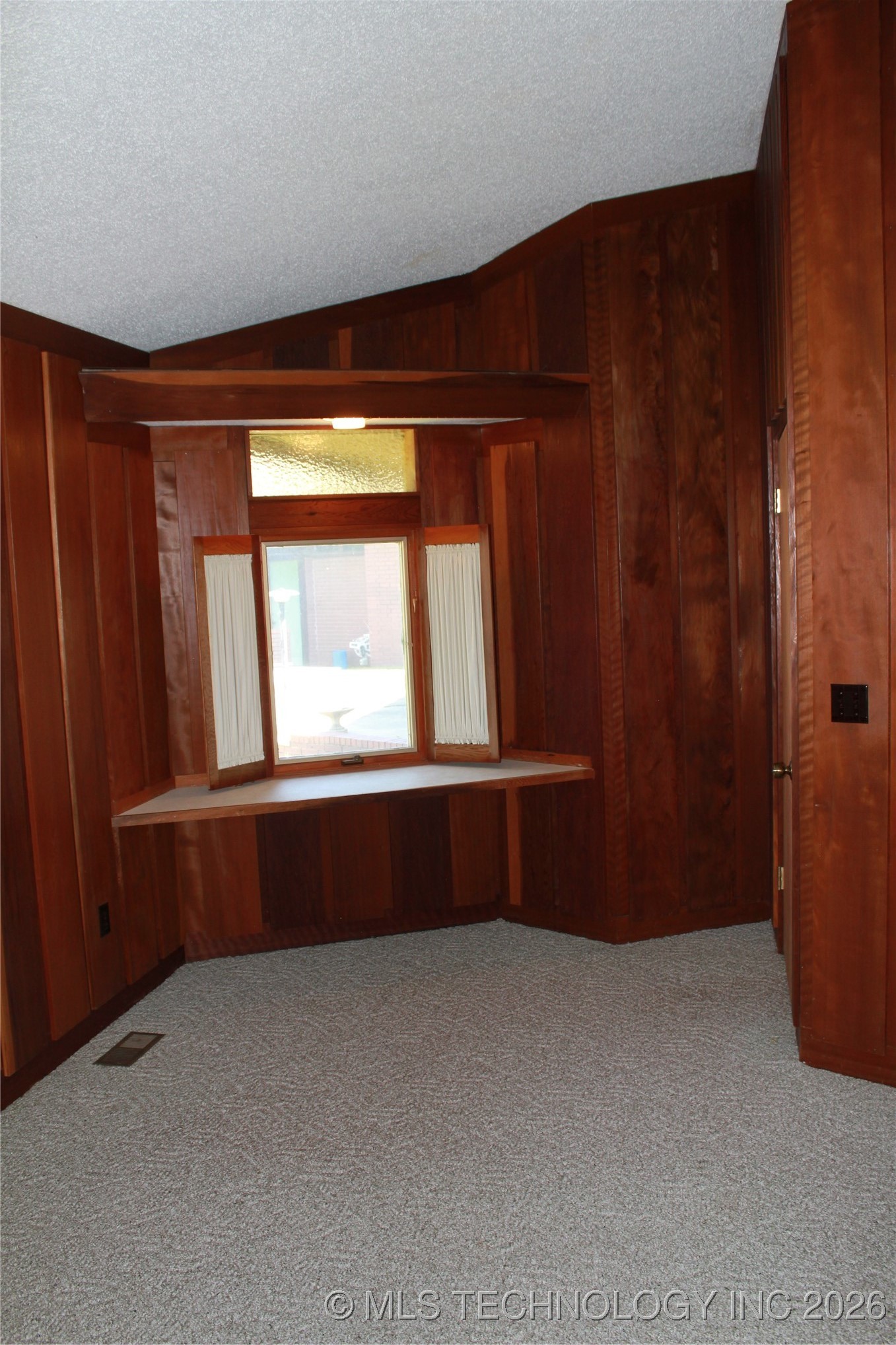 601 S Frey Street Property Photo 11