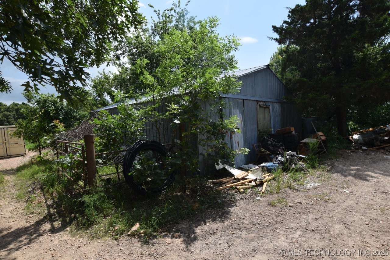 70251 E 360 Road Property Photo 3