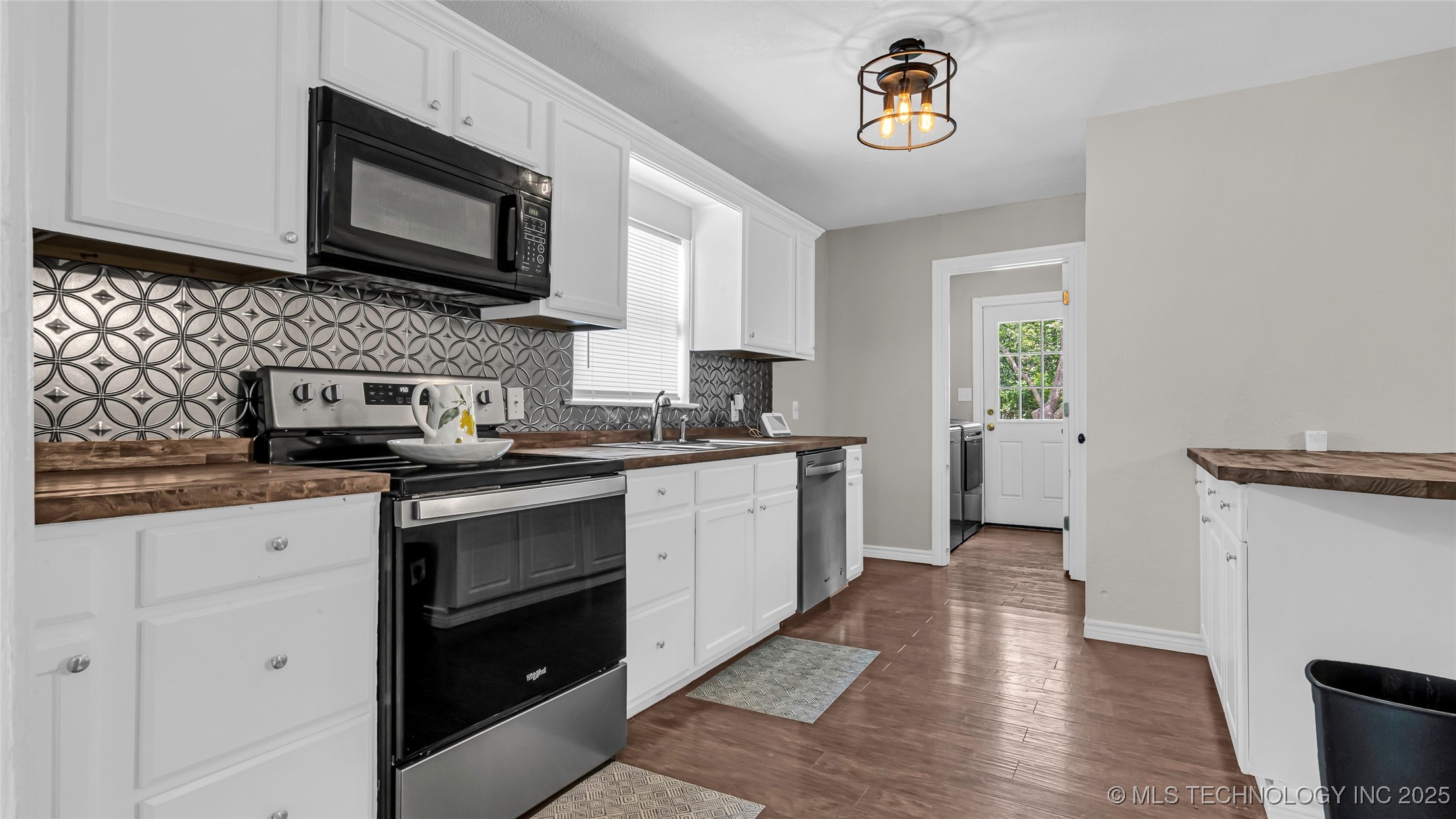 1412 Healdton Boulevard Property Photo 9