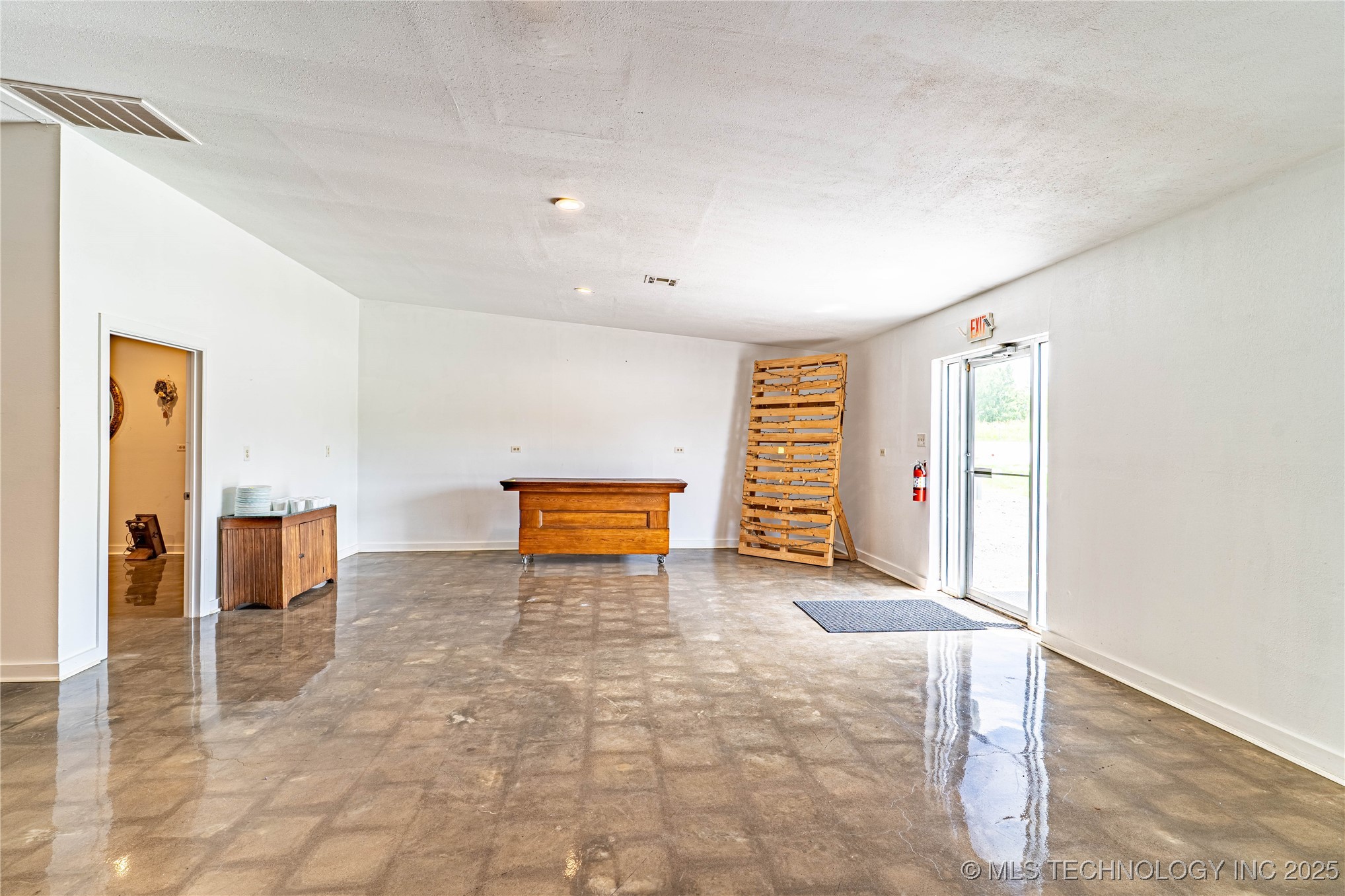 23350 W Hwy 16 Property Photo 6