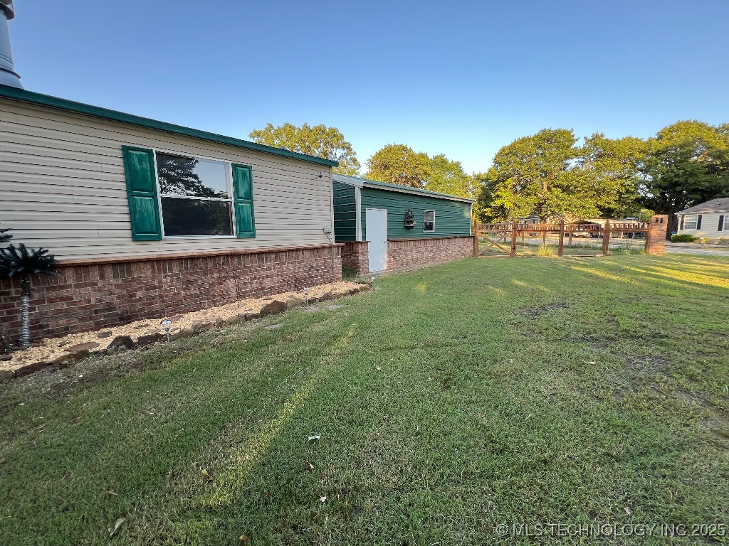 1088 Arrowhead Property Photo 4