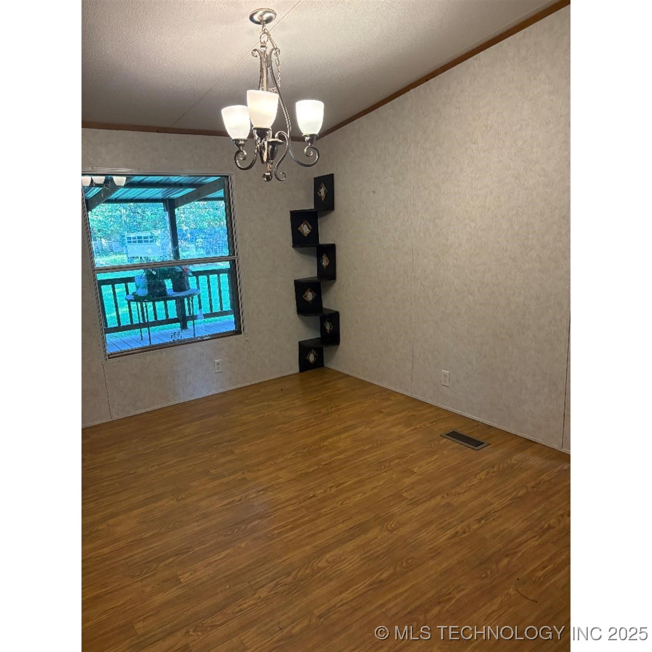 1088 Arrowhead Property Photo 18