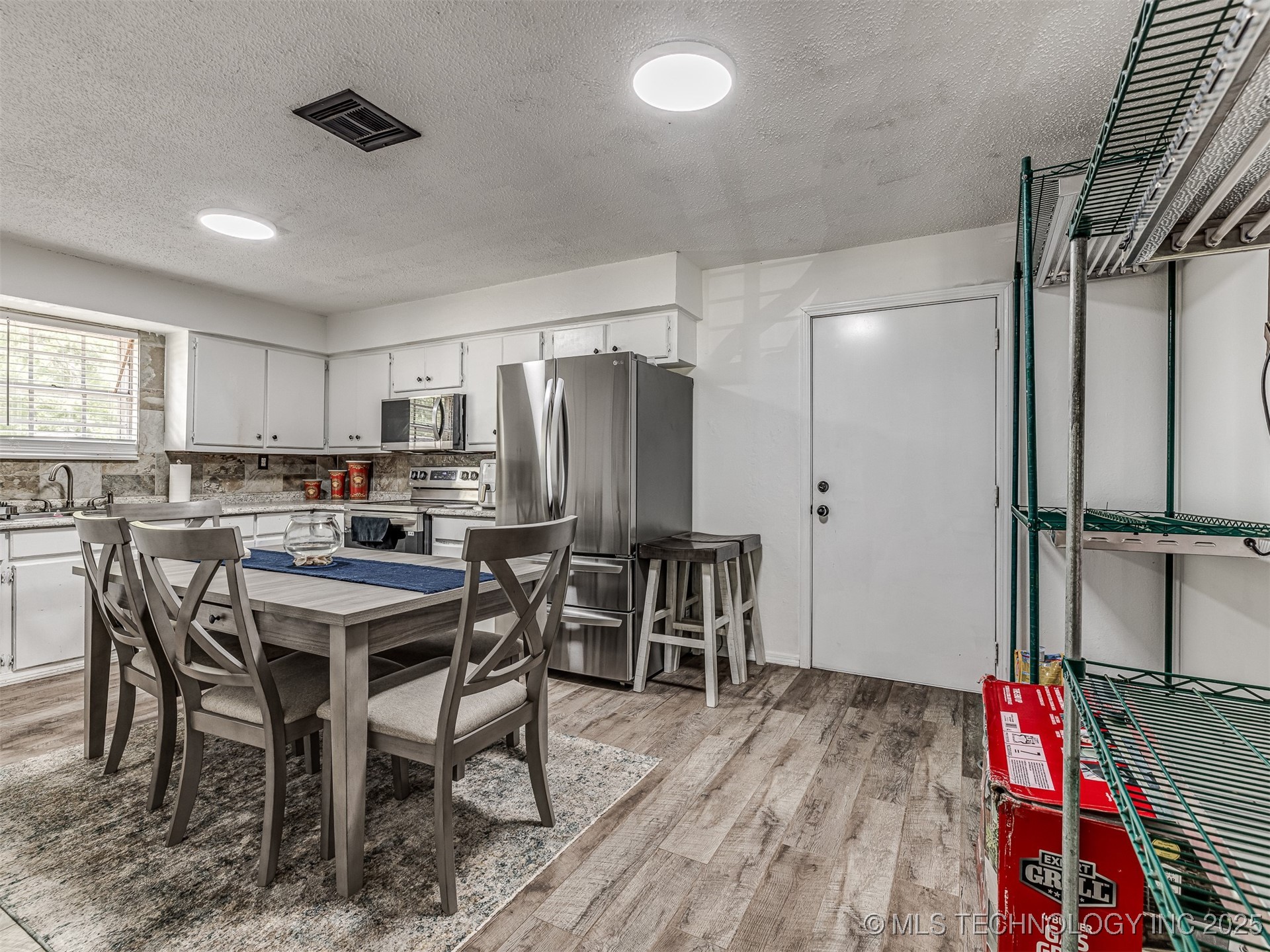 20239 Bern Property Photo 20