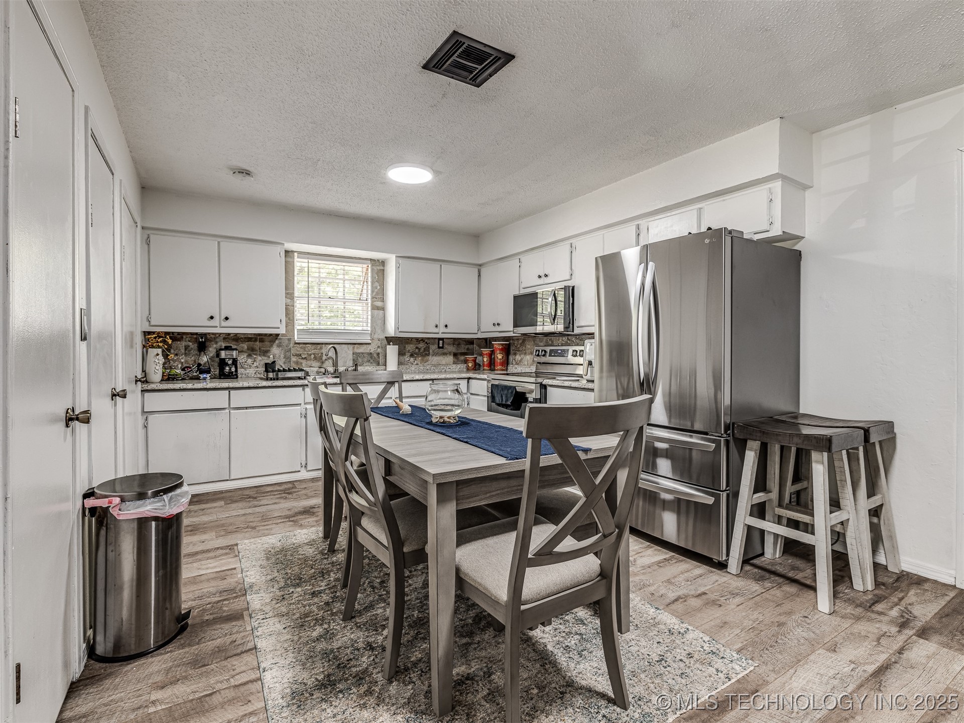 20239 Bern Property Photo 21