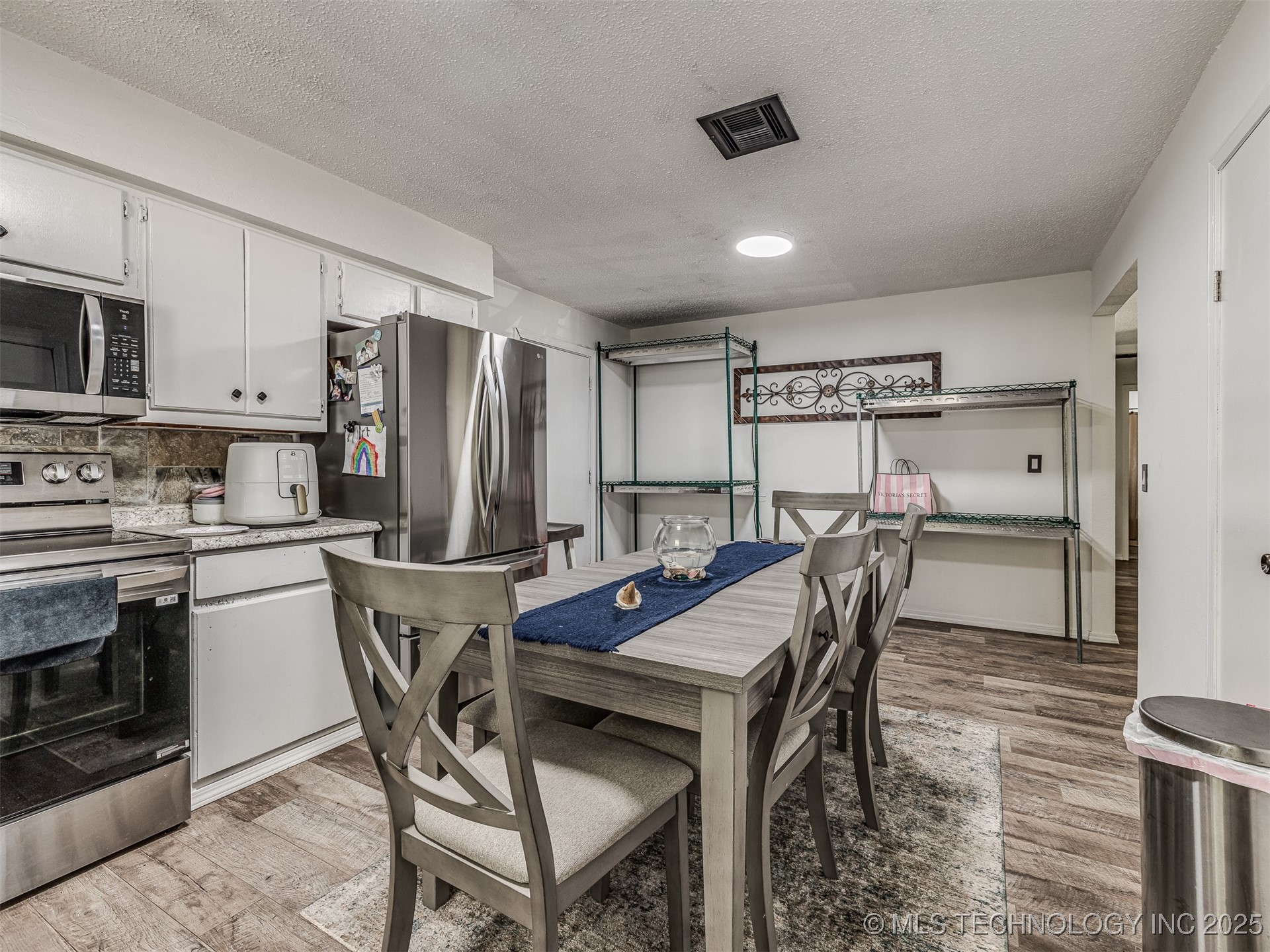 20239 Bern Property Photo 24