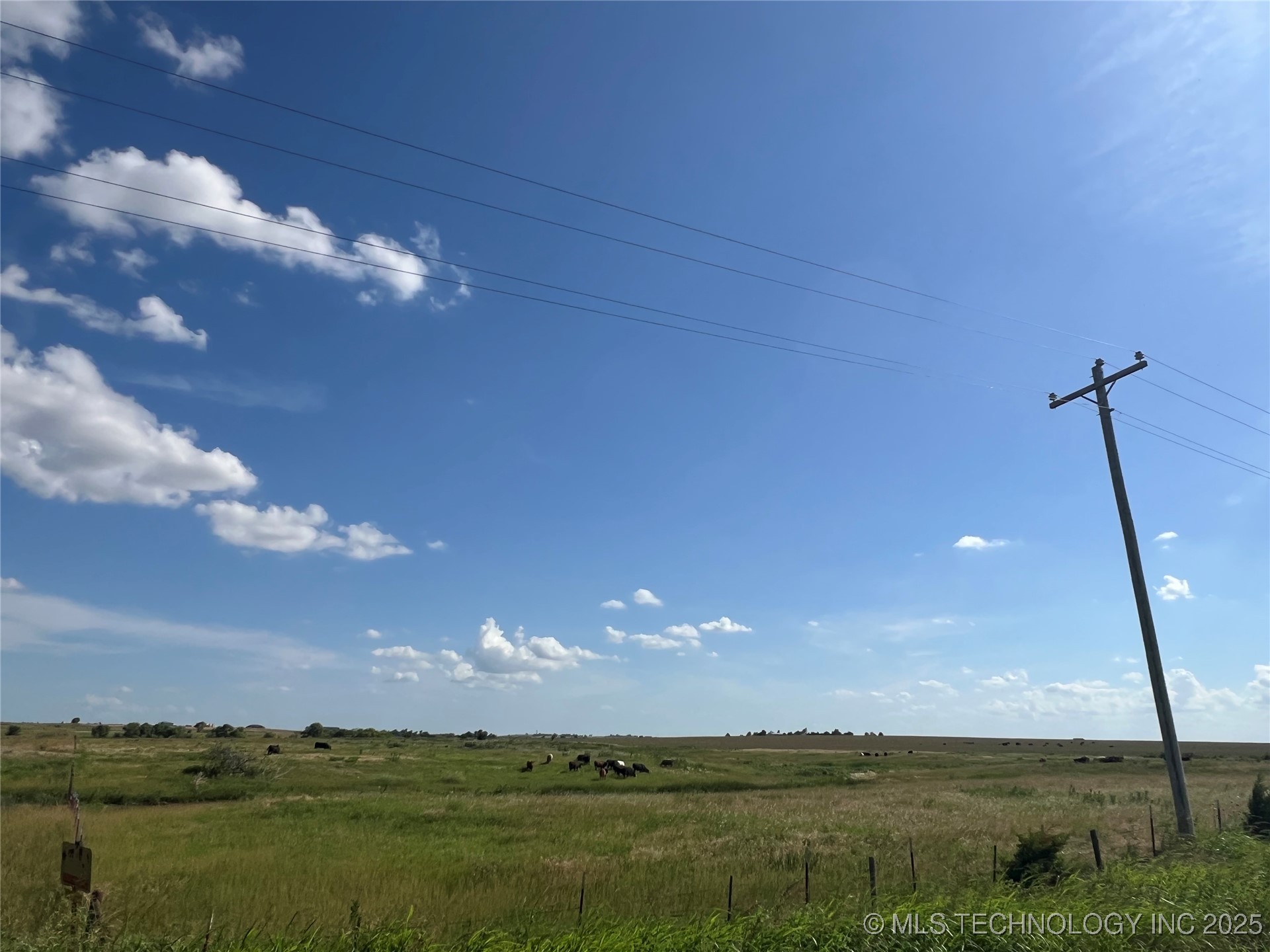 000 Elm Street W Property Photo 2