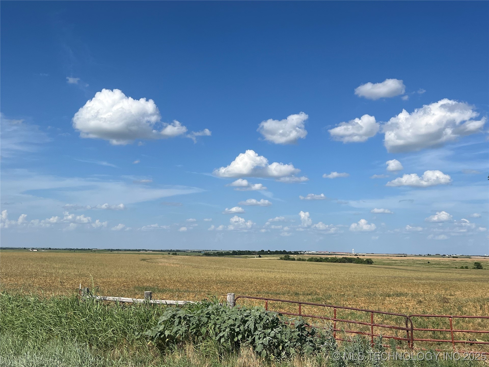 000 Elm Street W Property Photo 8