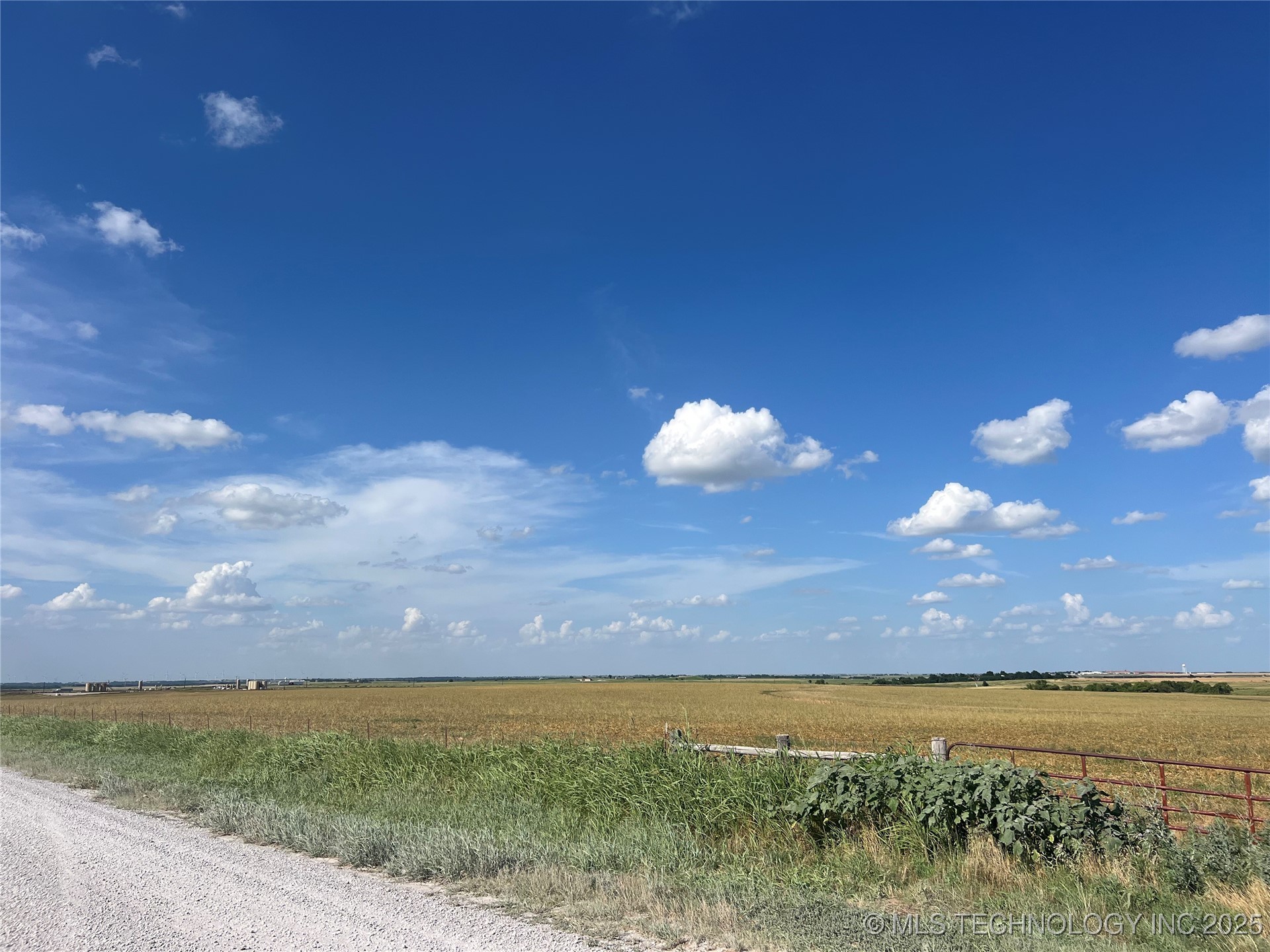 000 Elm Street W Property Photo 9