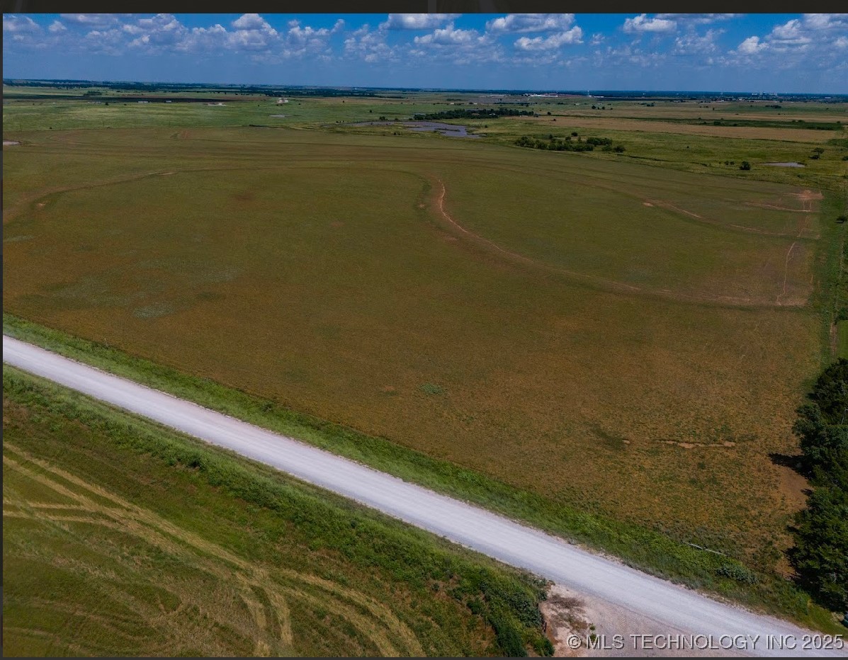 000 Elm Street W Property Photo 12