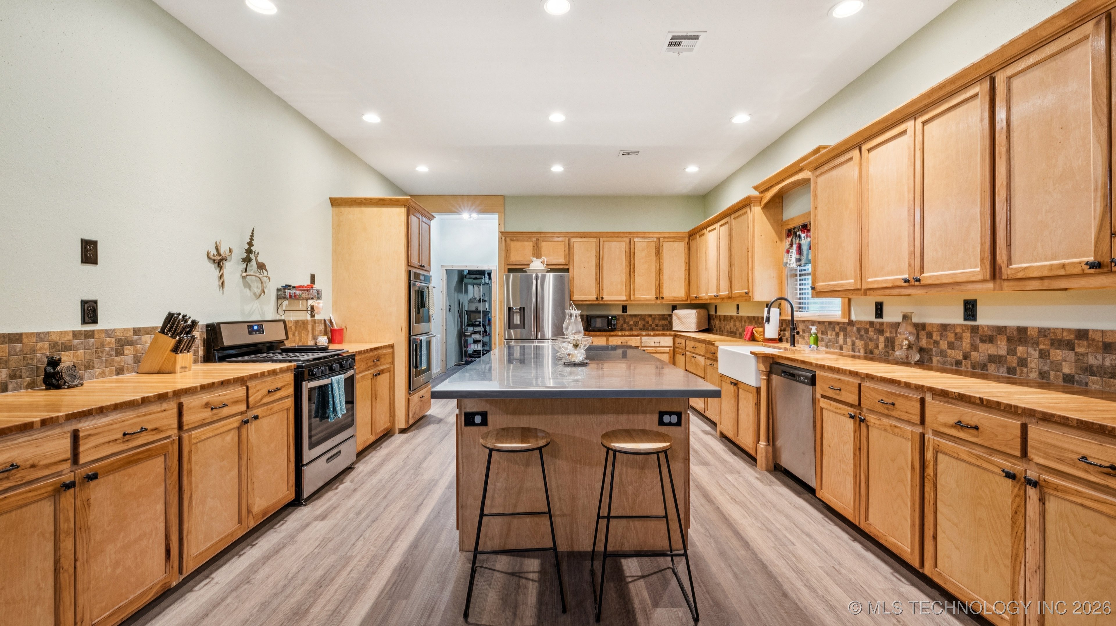 10082 E Hilltop Road Property Photo 9