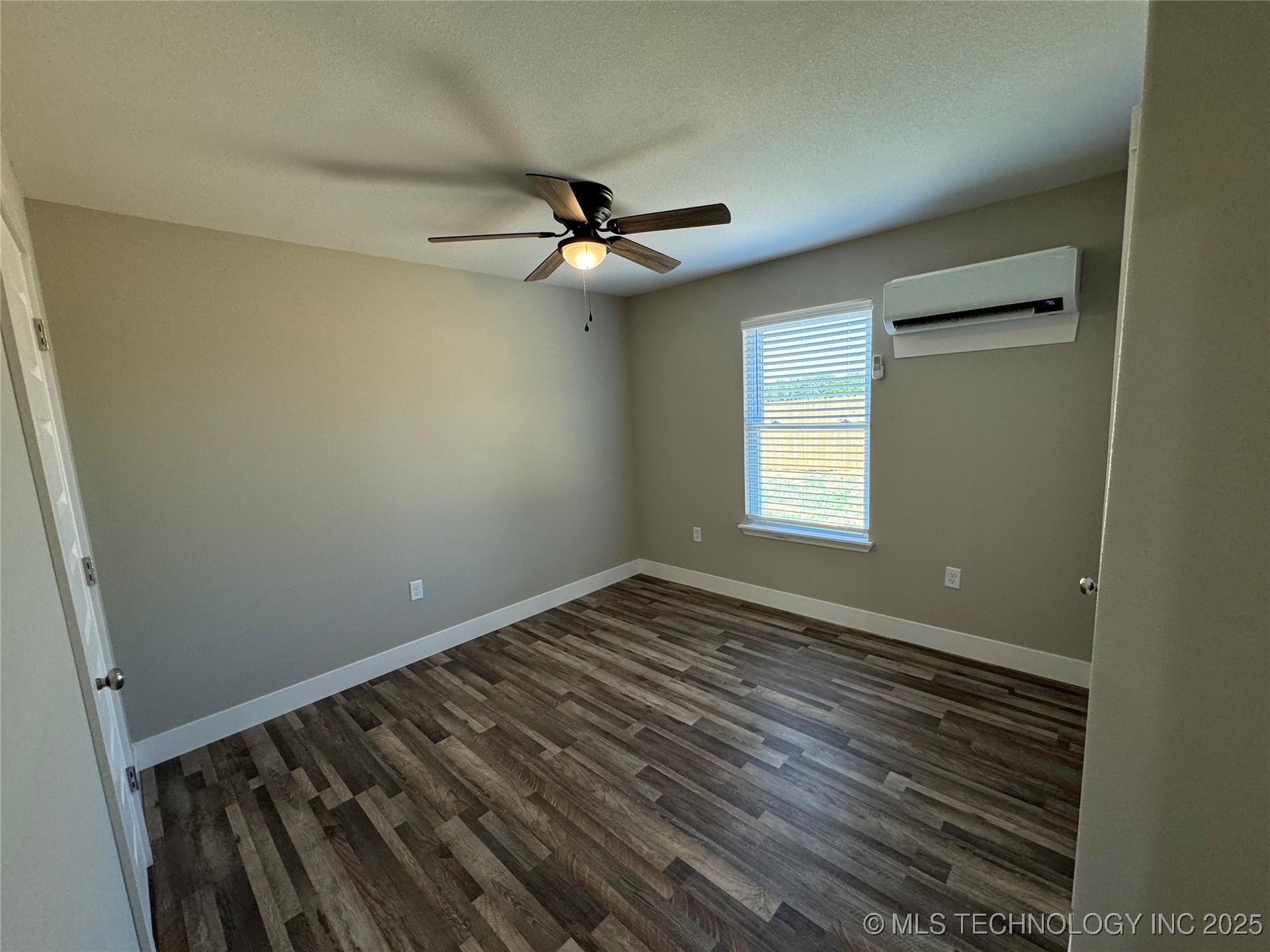 168 E Doughty Street Property Photo 12