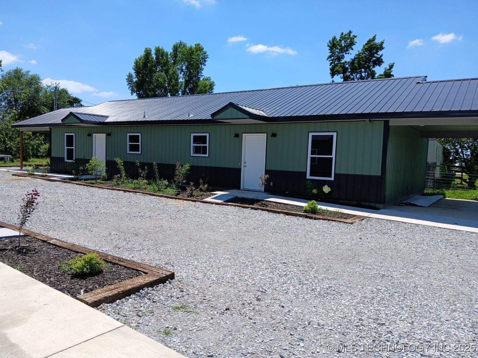 180 E Doughty Street Property Photo 1