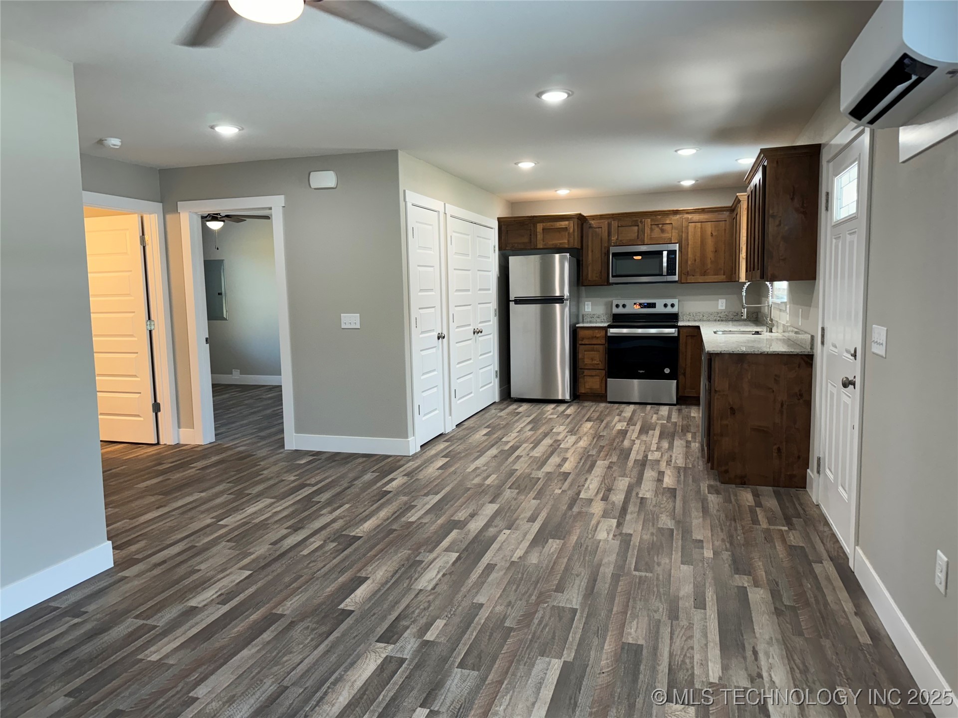 180 E Doughty Street Property Photo 3