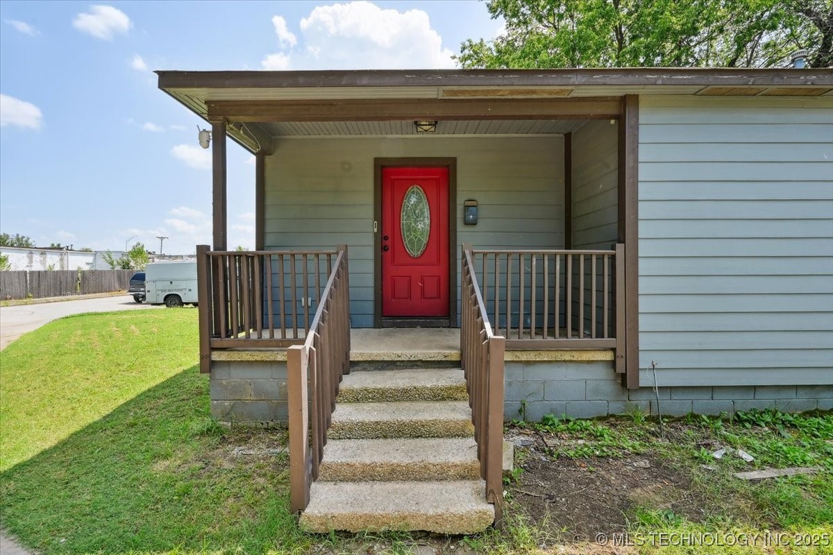 2420 N Oxford Avenue Property Photo 1