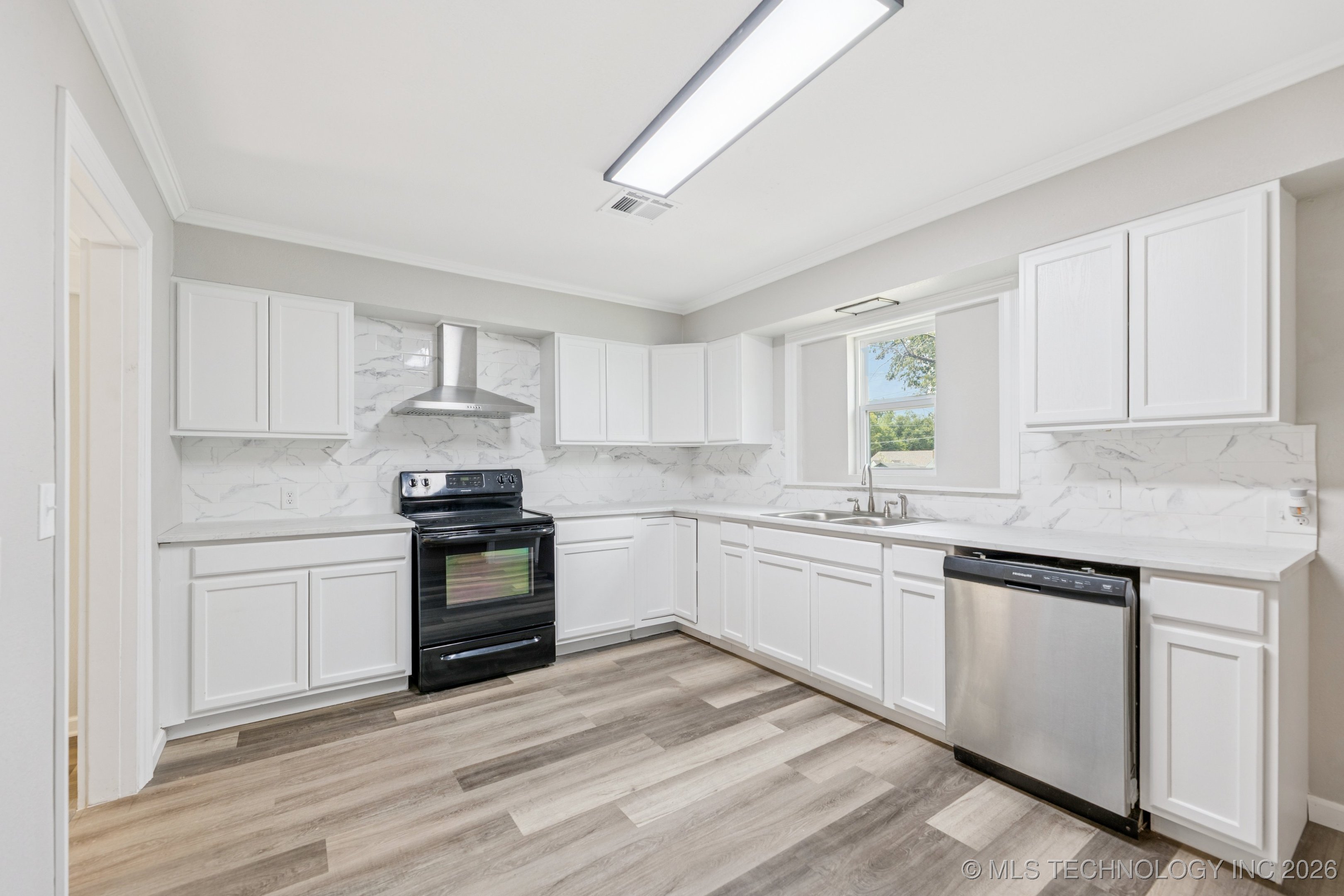 1224 N Rosedale Avenue Property Photo 9