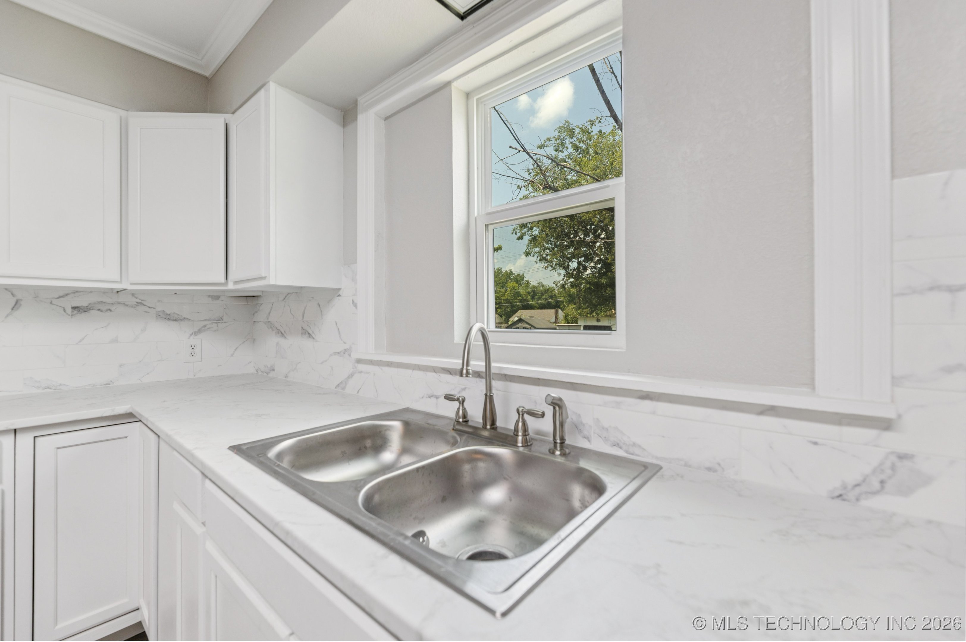 1224 N Rosedale Avenue Property Photo 10