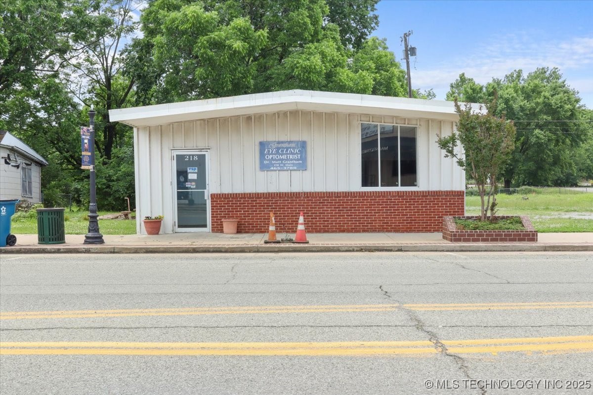 218 W Main Property Photo 1