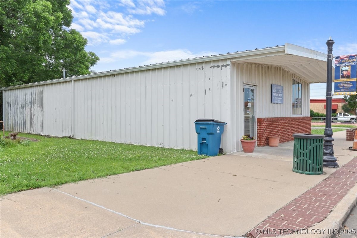 218 W Main Property Photo 2