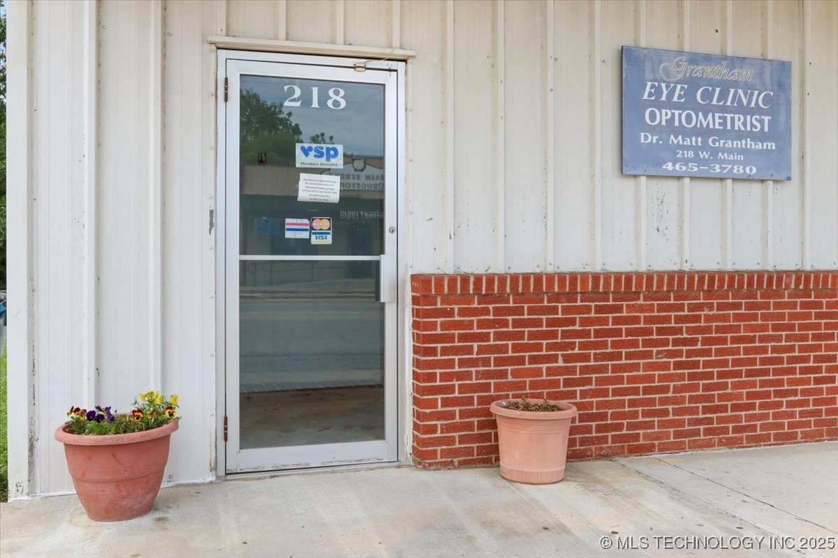 218 W Main Property Photo 3