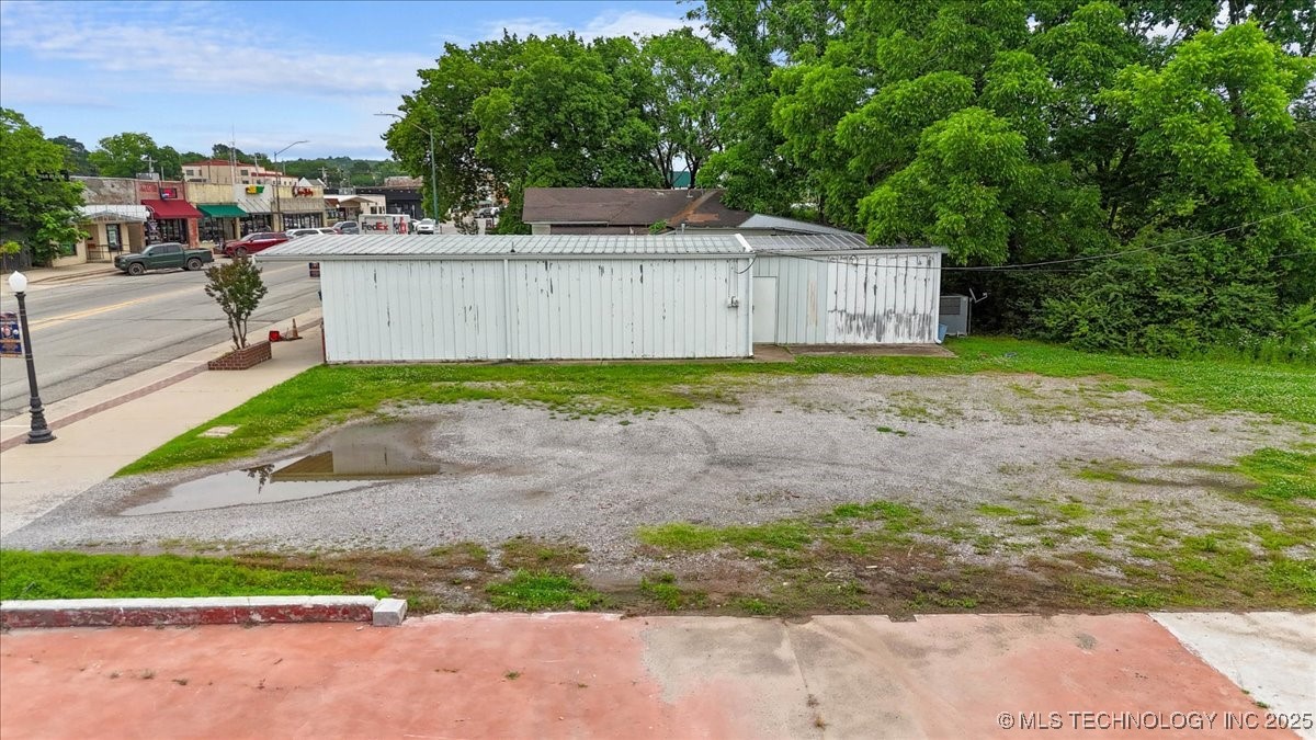 218 W Main Property Photo 20