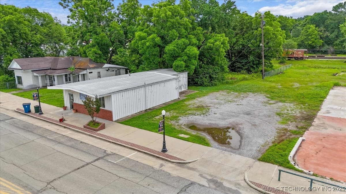 218 W Main Property Photo 21