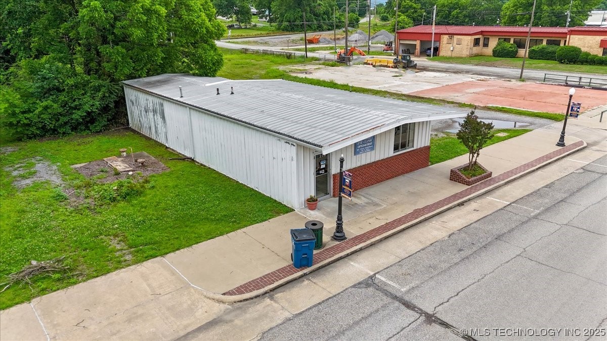 218 W Main Property Photo 24