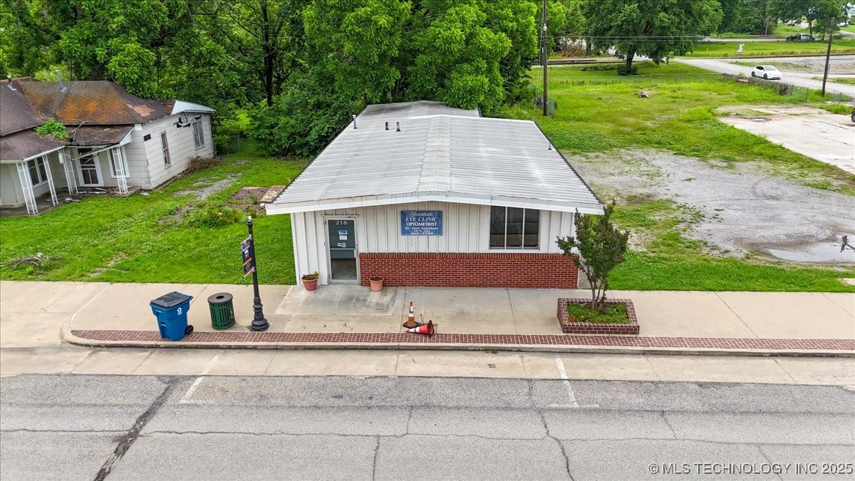 218 W Main Property Photo 25